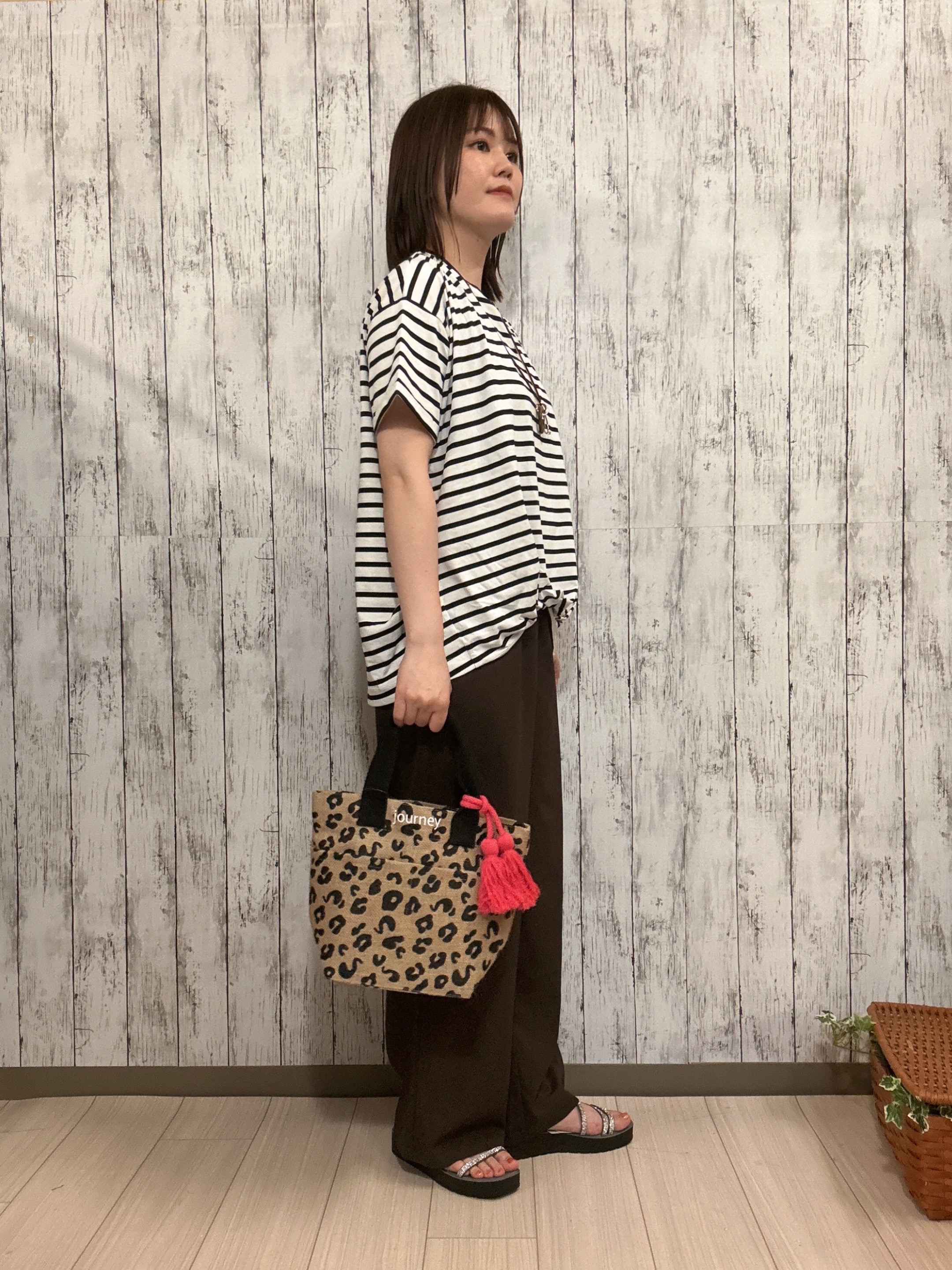 シカさんの「SHOO･LA･RUE｜【体型カバー/S-LL/洗濯機可】インせず決まる フロントタックデザインTシャツ」を使ったコーディネート