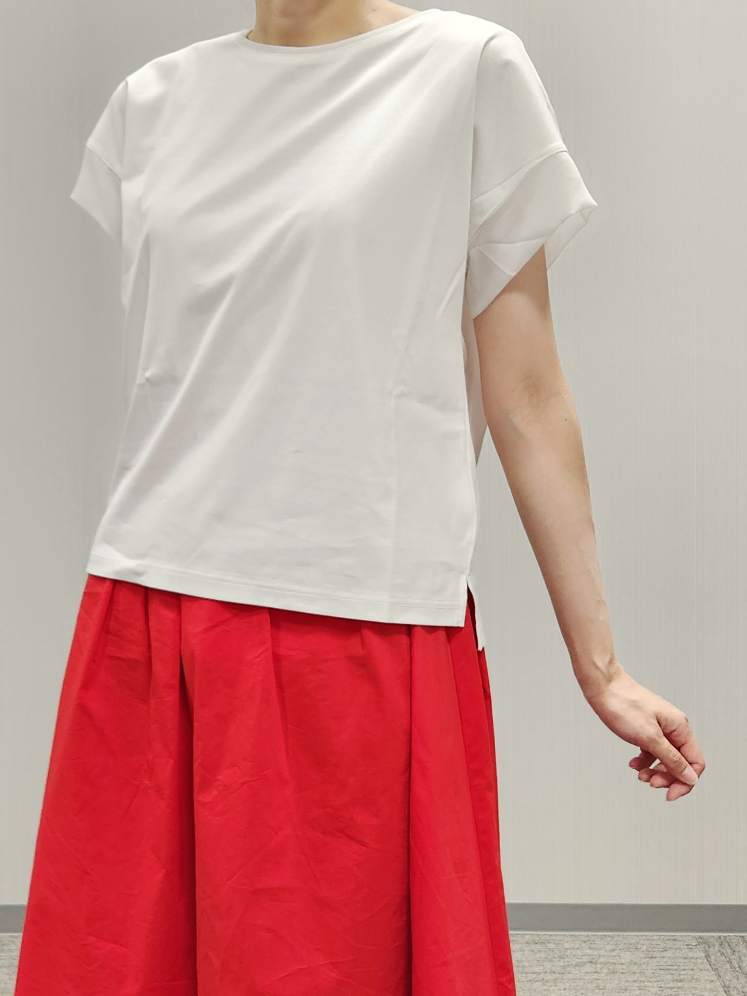 naraさんの「Dessin｜【UVカット/接触冷感】美光沢カットソー」を使ったコーディネート