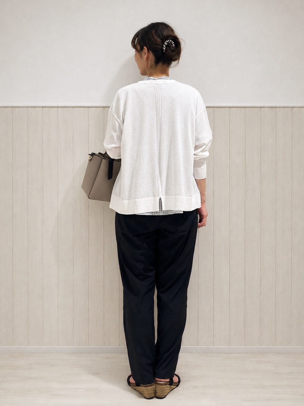 まつみさんの「SHOO･LA･RUE｜【洗濯機可/S-LL】オンにもオフにも マルチに使えるボタンレスカーディガン」を使ったコーディネート