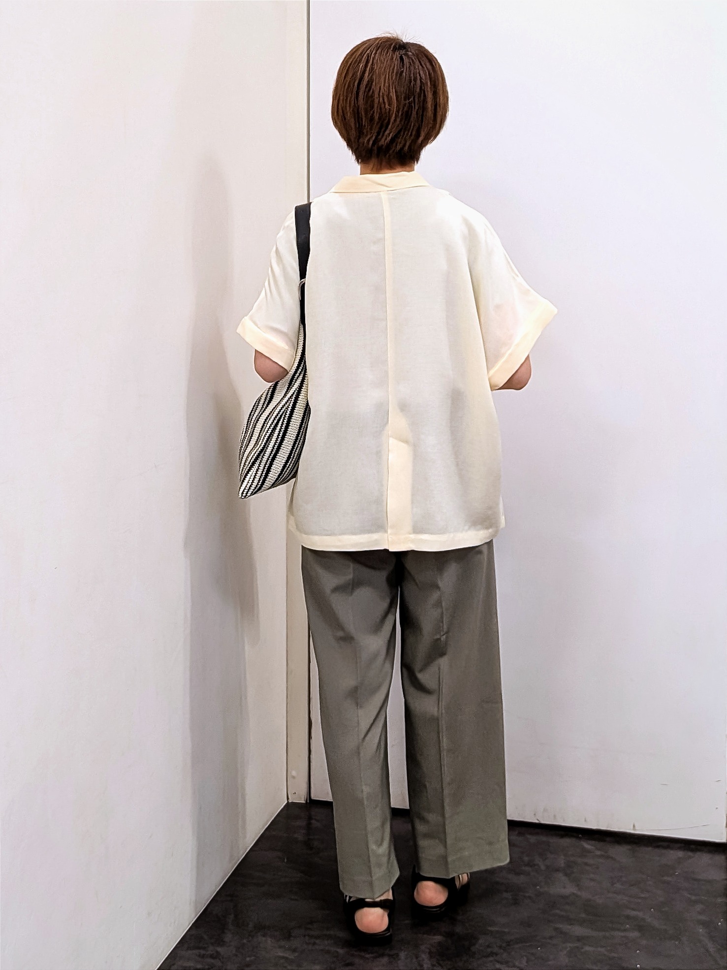 やまちゃんさんの「grove｜【洗濯機OK/SETUP可】シワになりにくいハーフスリーブジャケット」を使ったコーディネート