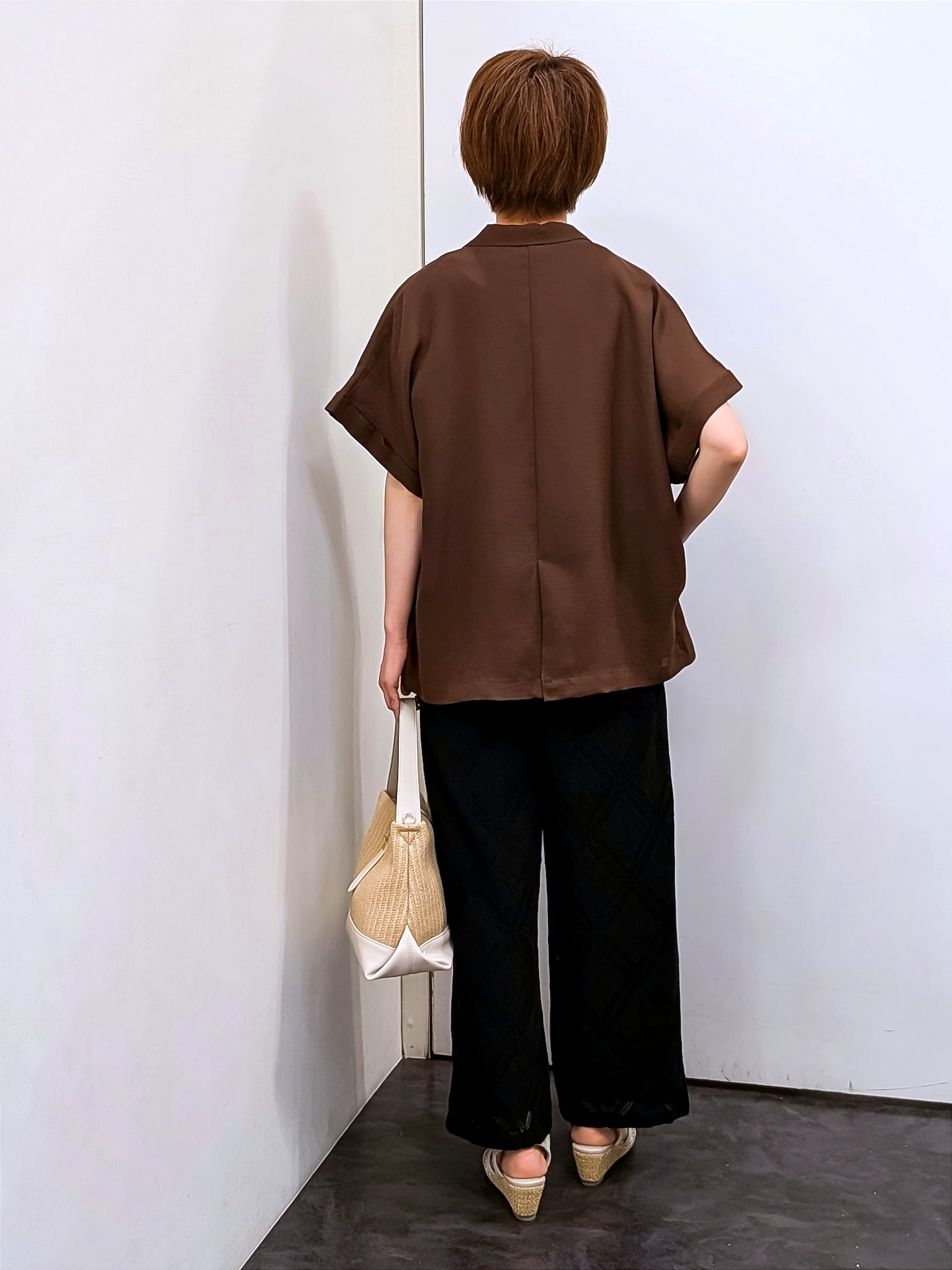 やまちゃんさんの「grove｜【洗濯機OK/SETUP可】シワになりにくいハーフスリーブジャケット」を使ったコーディネート