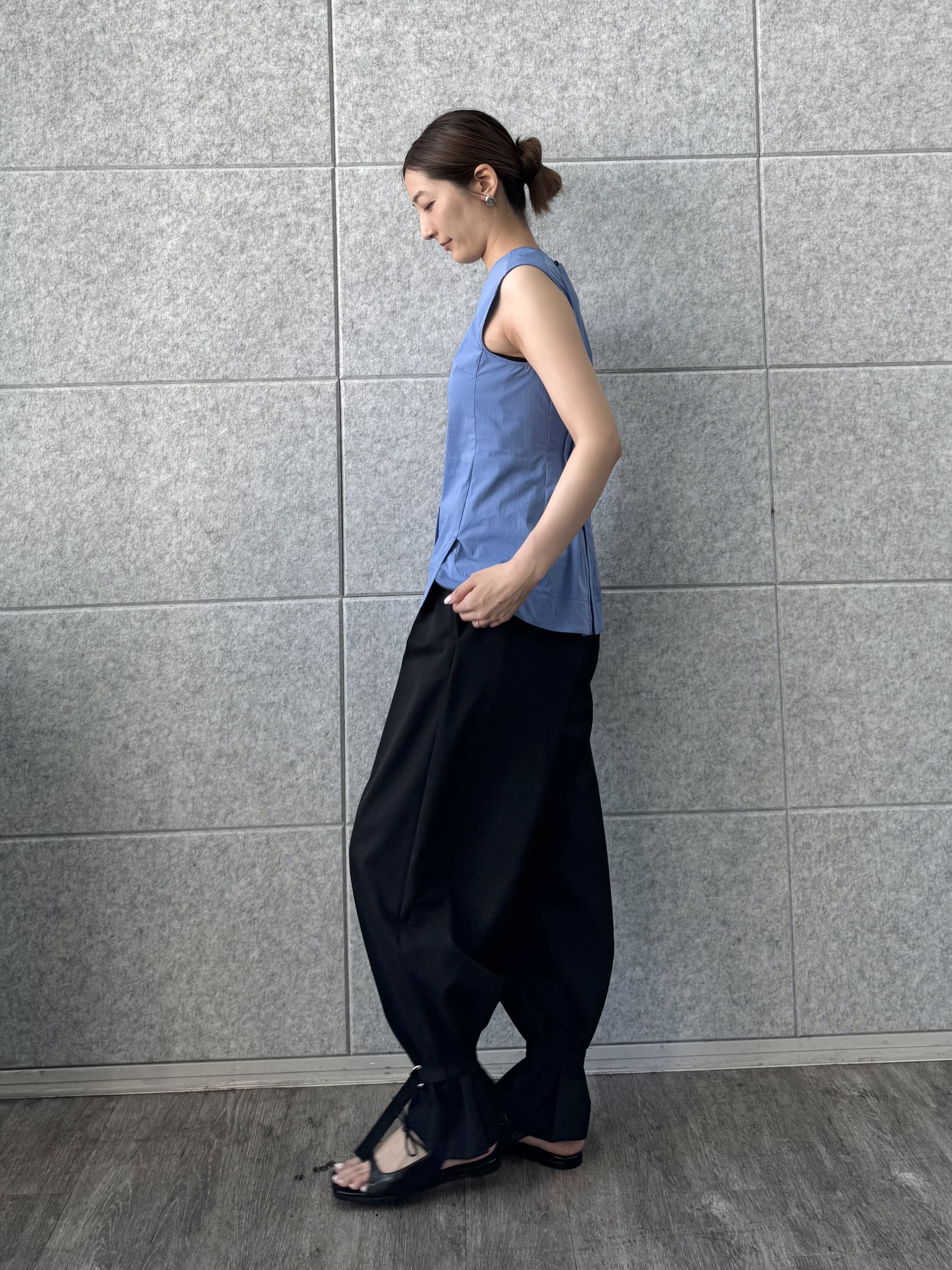 uchi__yamaさんの「CODE A｜back tack blouse」を使ったコーディネート