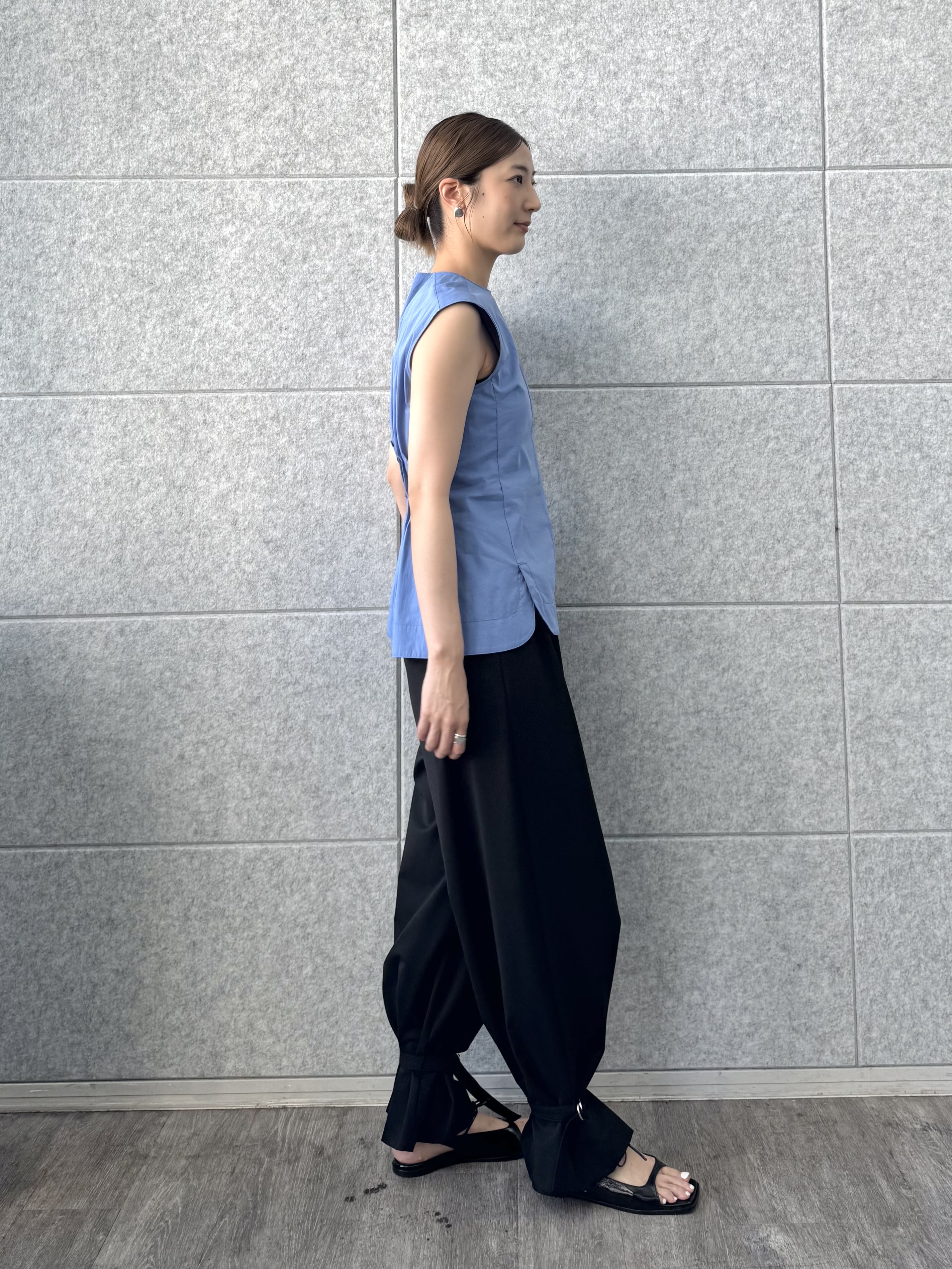 uchi__yamaさんの「CODE A｜back tack blouse」を使ったコーディネート