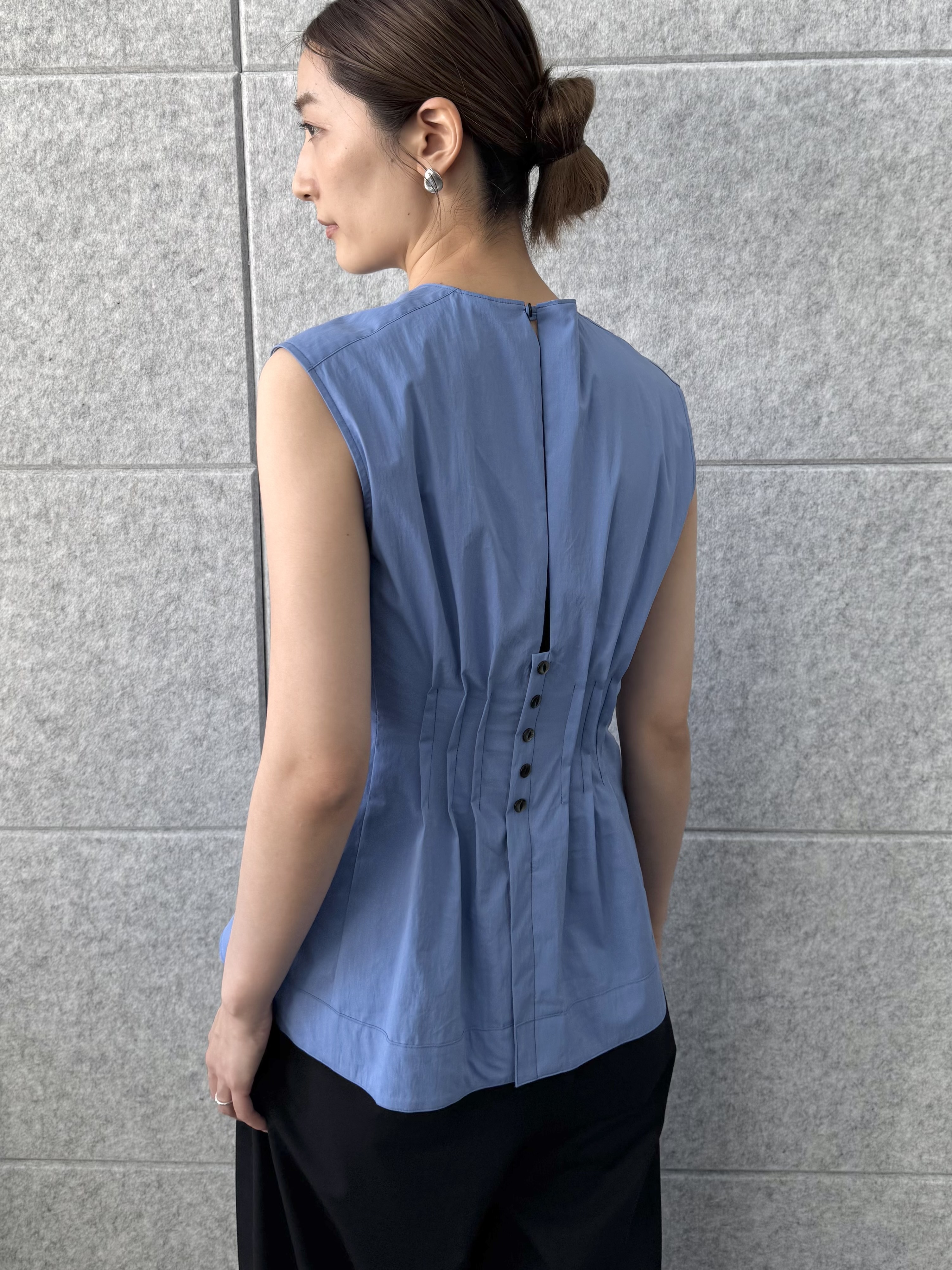 uchi__yamaさんの「CODE A｜back tack blouse」を使ったコーディネート