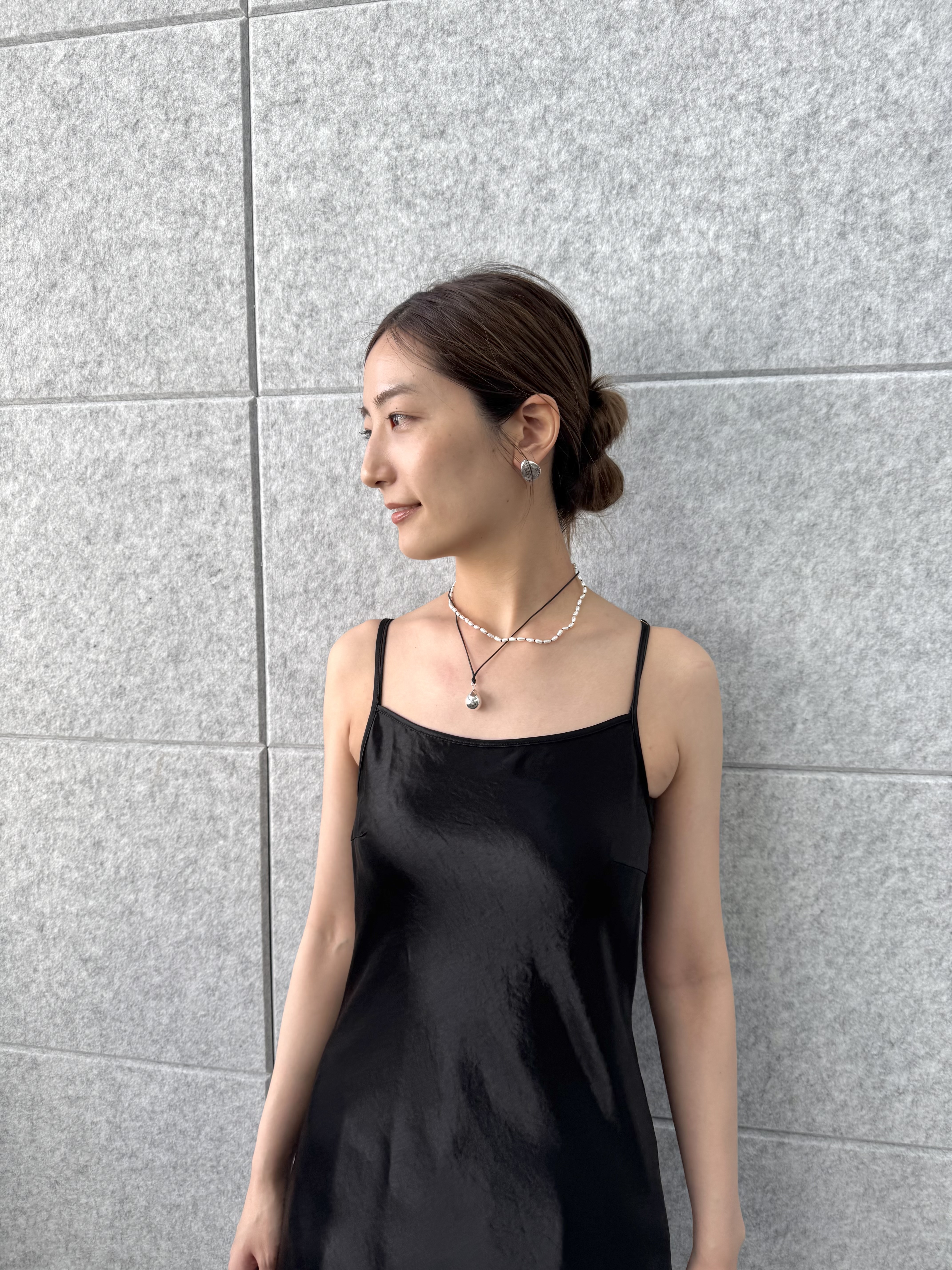 uchi__yamaさんの「CODE A｜satin cami dress」を使ったコーディネート