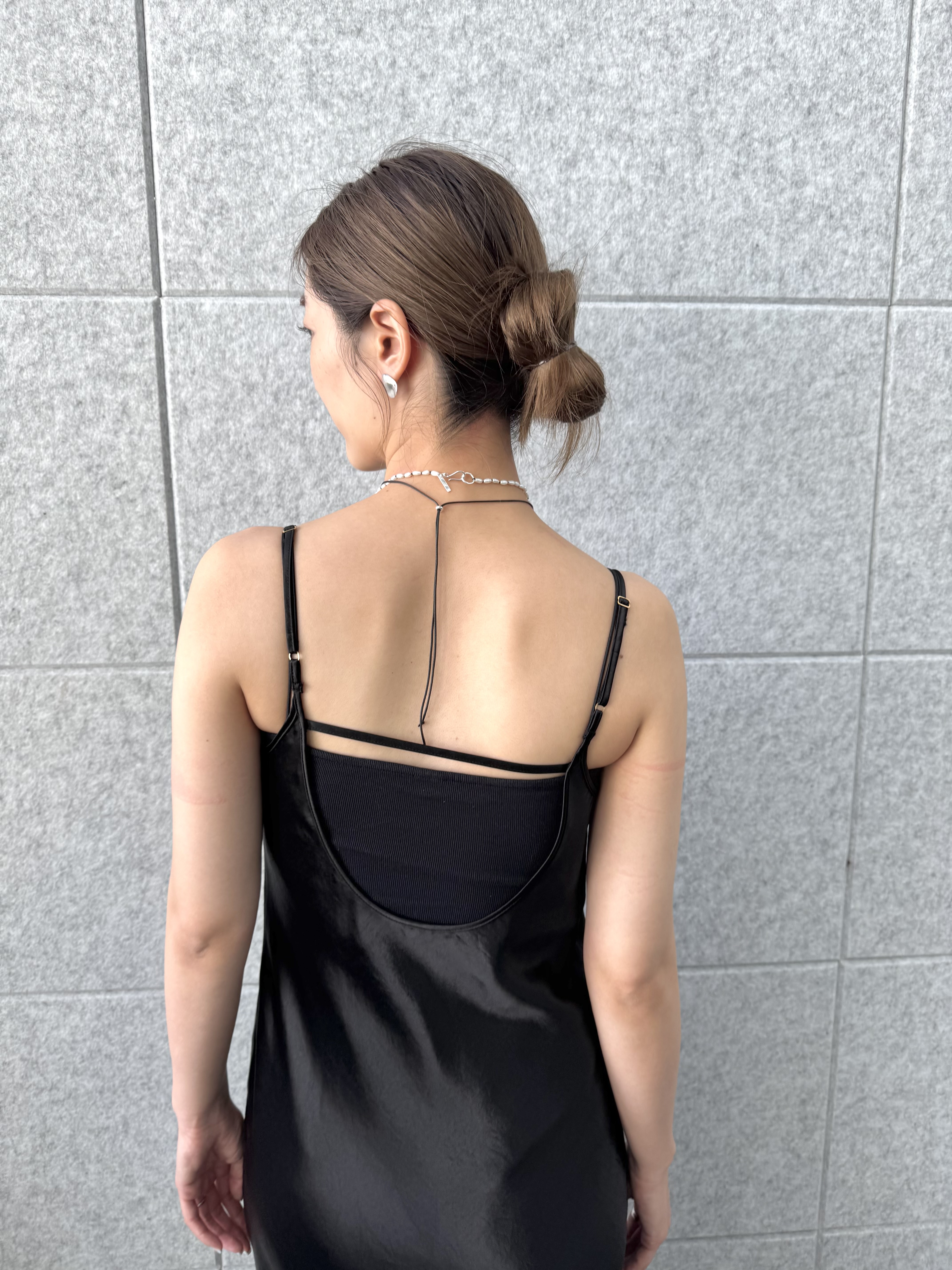 uchi__yamaさんの「CODE A｜satin cami dress」を使ったコーディネート