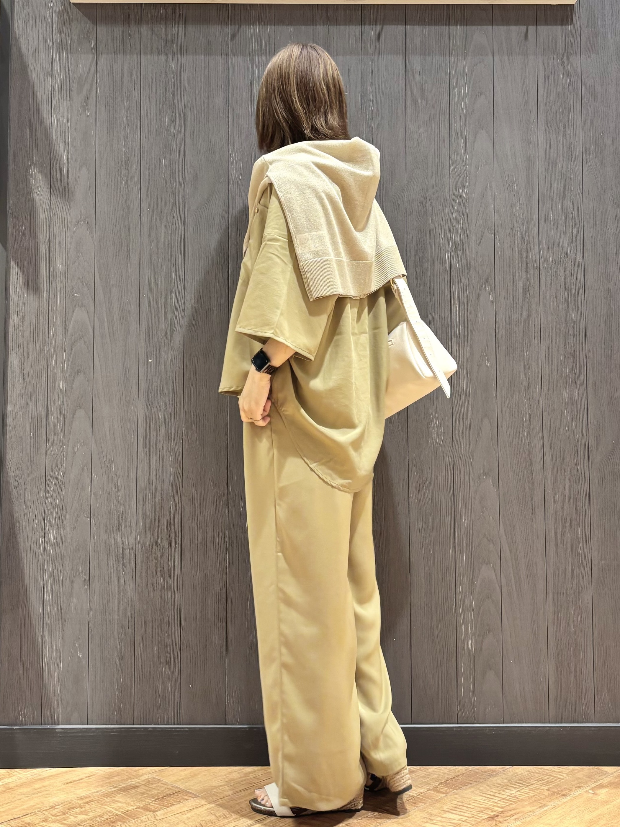 meiさんの「SHOO･LA･RUE｜【洗濯機可/S-LL】大人の抜け感 ゆるっと5分袖シャツ」を使ったコーディネート