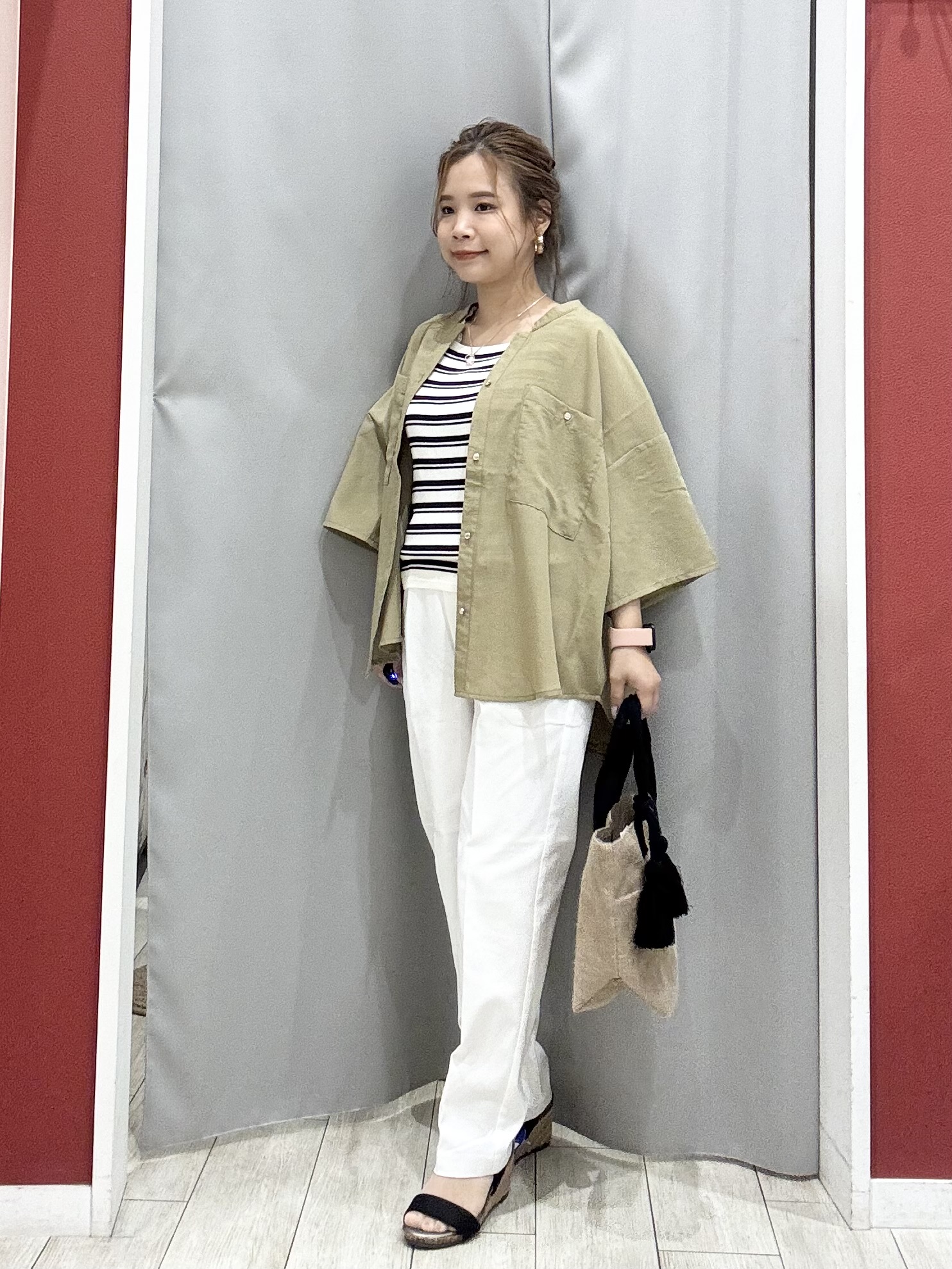 shioさんの「SHOO･LA･RUE｜【洗濯機可/S-LL】大人の抜け感 ゆるっと5分袖シャツ」を使ったコーディネート