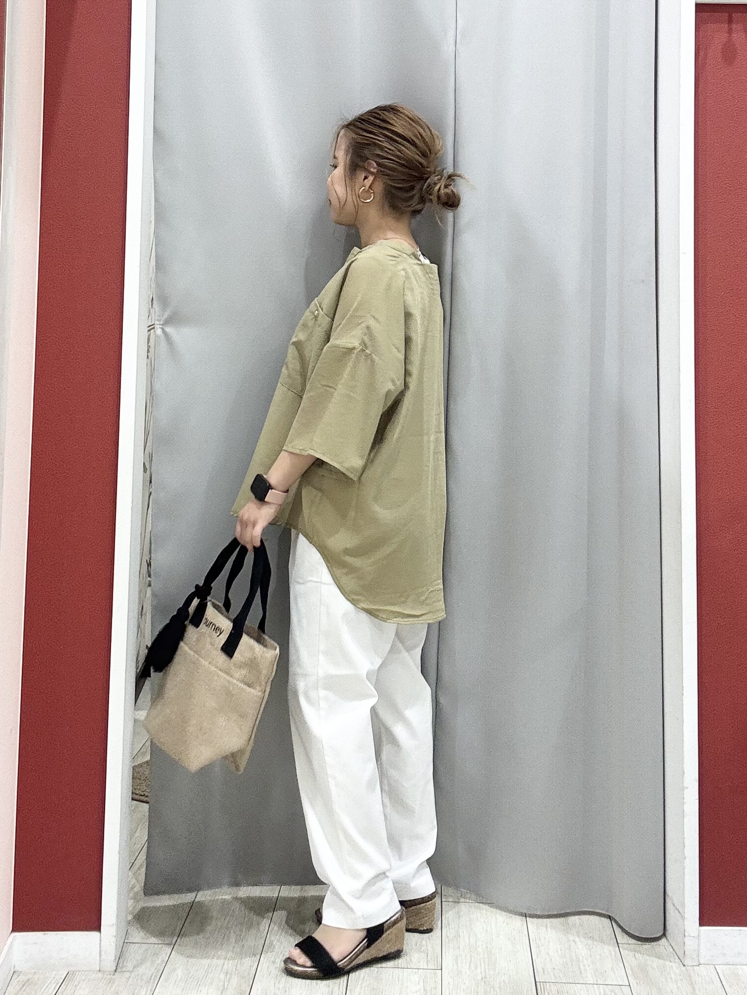 shioさんの「SHOO･LA･RUE｜【洗濯機可/S-LL】大人の抜け感 ゆるっと5分袖シャツ」を使ったコーディネート