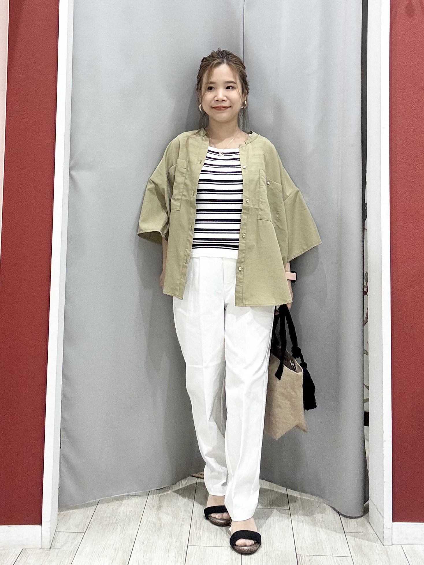 shioさんの「SHOO･LA･RUE｜【洗濯機可/S-LL】大人の抜け感 ゆるっと5分袖シャツ」を使ったコーディネート