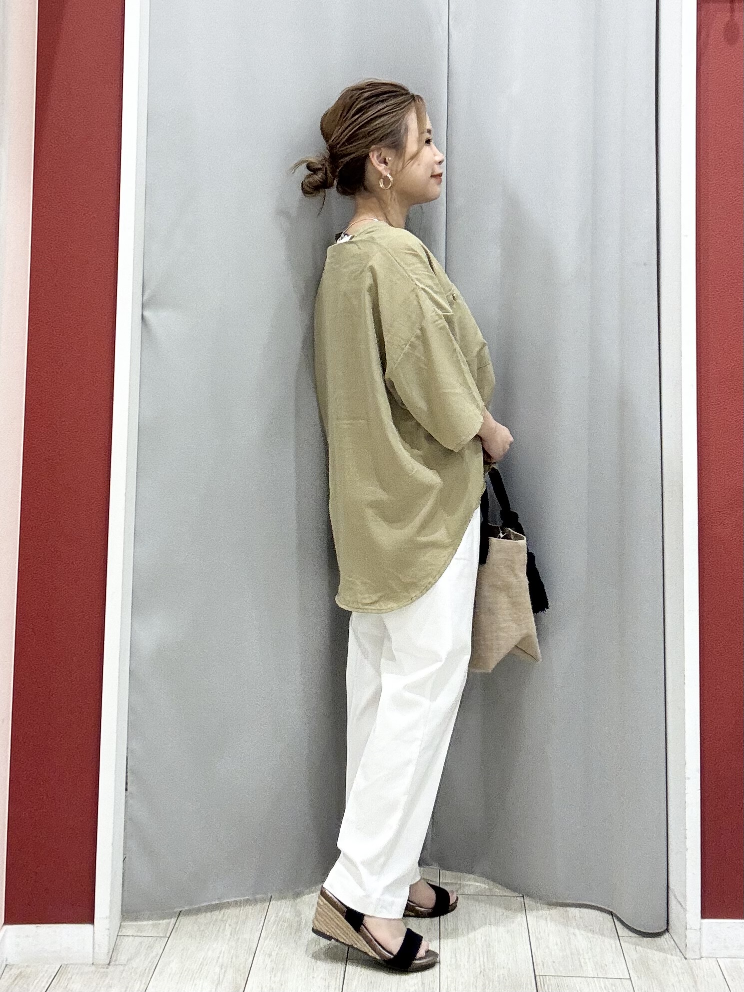 shioさんの「SHOO･LA･RUE｜【洗濯機可/S-LL】大人の抜け感 ゆるっと5分袖シャツ」を使ったコーディネート