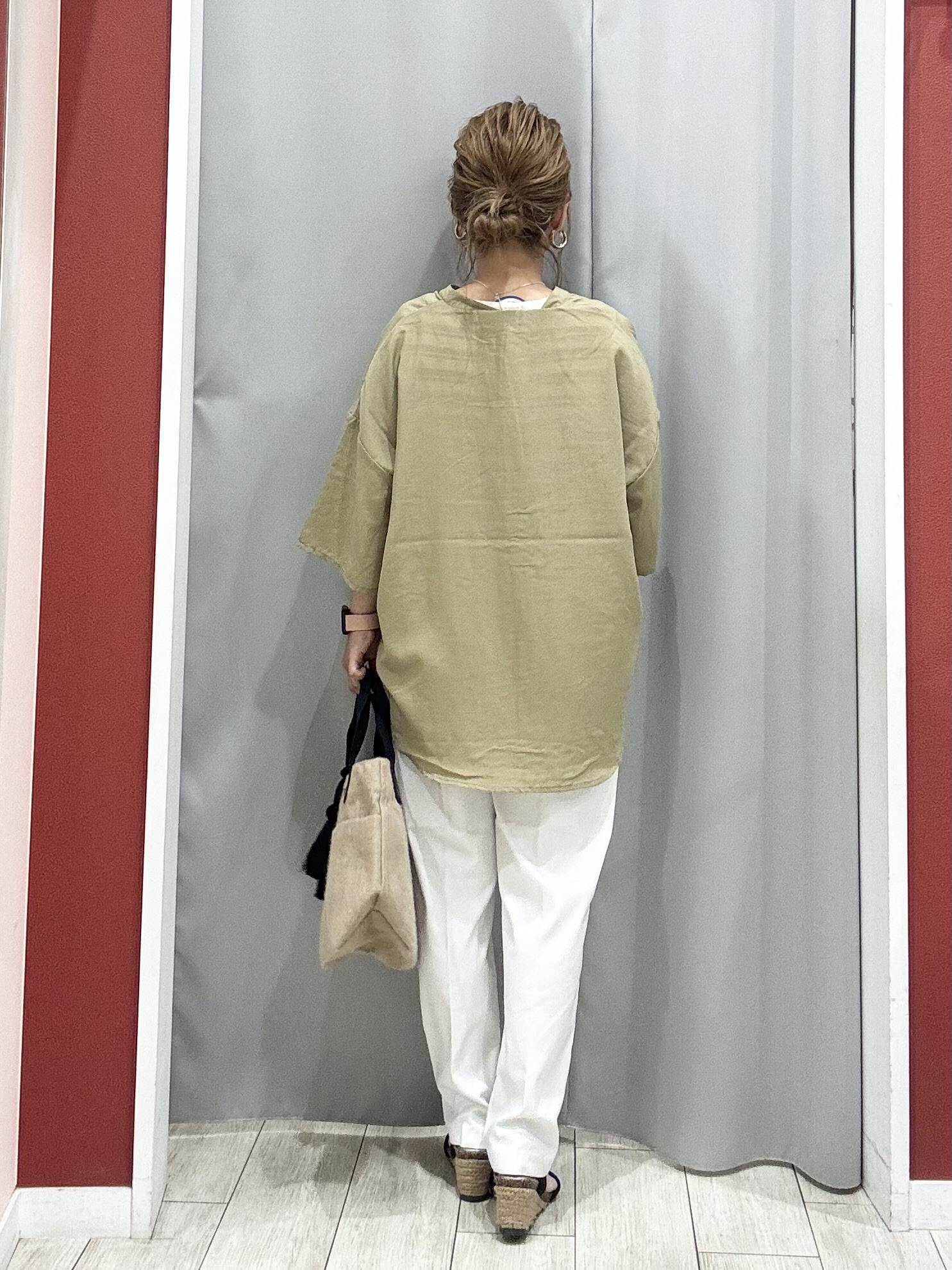 shioさんの「SHOO･LA･RUE｜【洗濯機可/S-LL】大人の抜け感 ゆるっと5分袖シャツ」を使ったコーディネート