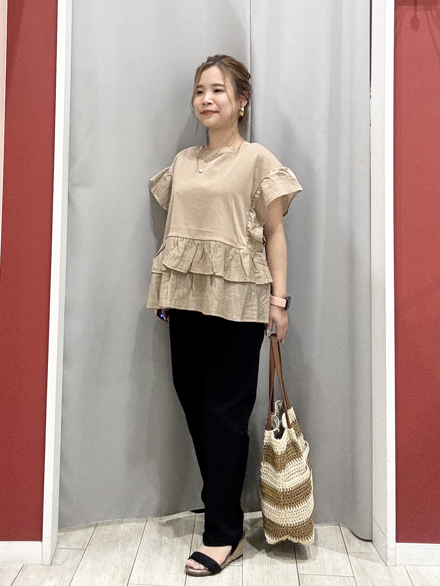 shioさんの「SHOO･LA･RUE｜【S-LL/洗濯機可】着るだけで決まる 主役級フリルトップス」を使ったコーディネート