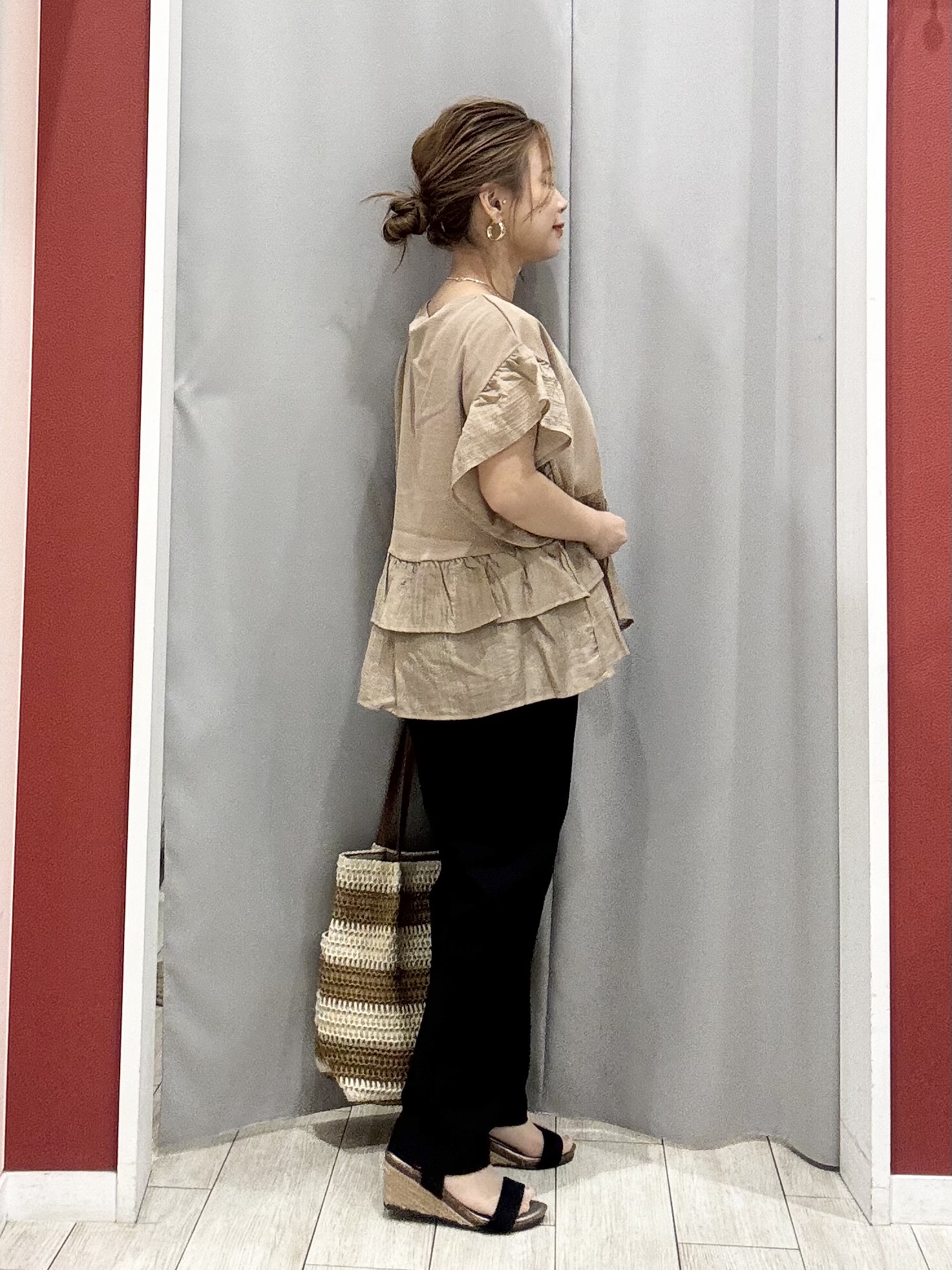 shioさんの「SHOO･LA･RUE｜【S-LL/洗濯機可】着るだけで決まる 主役級フリルトップス」を使ったコーディネート