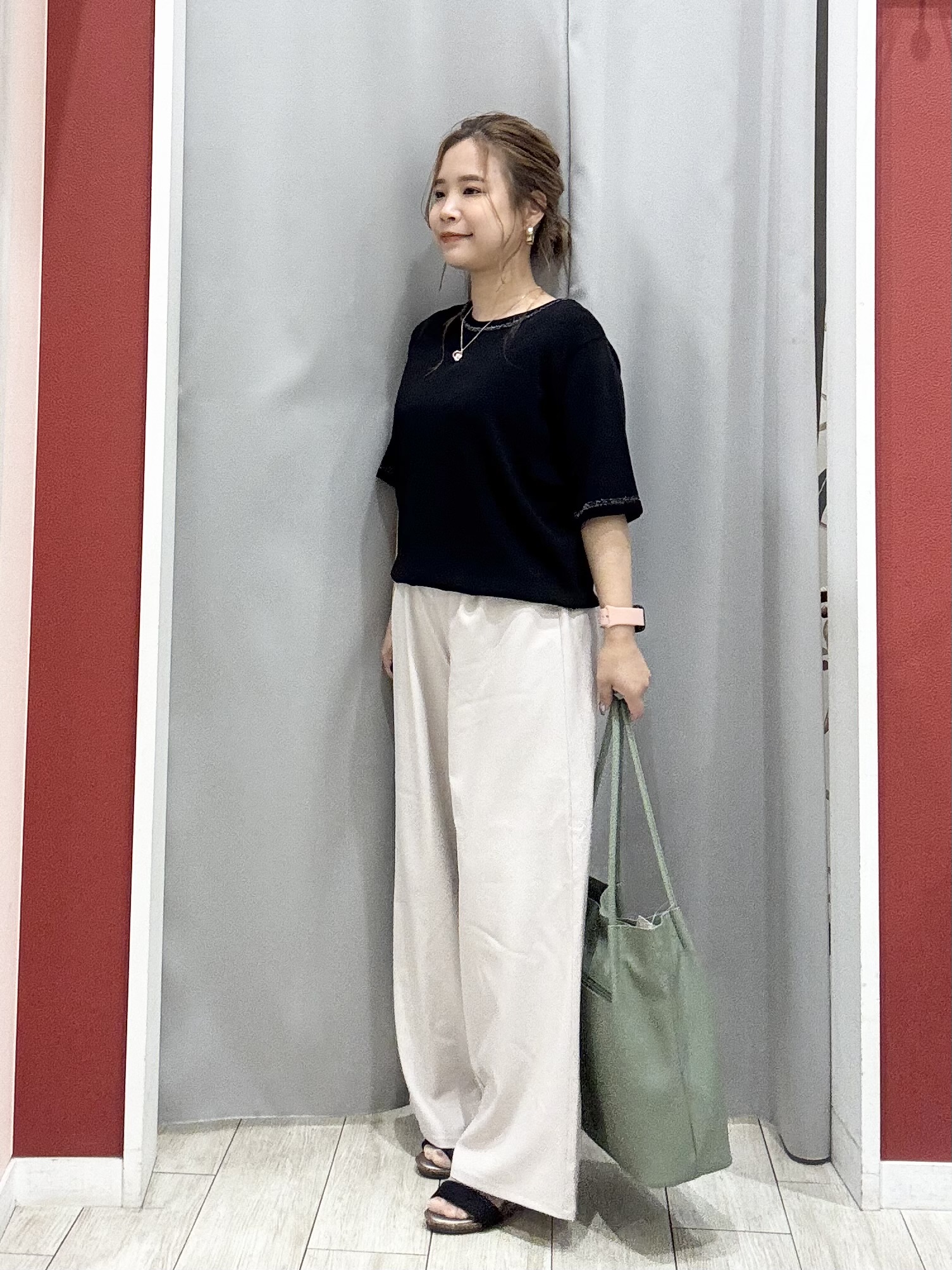 shioさんの「SHOO･LA･RUE｜【洗濯機可/S-LL】キラッと華やか ラメライン五分袖ニット」を使ったコーディネート