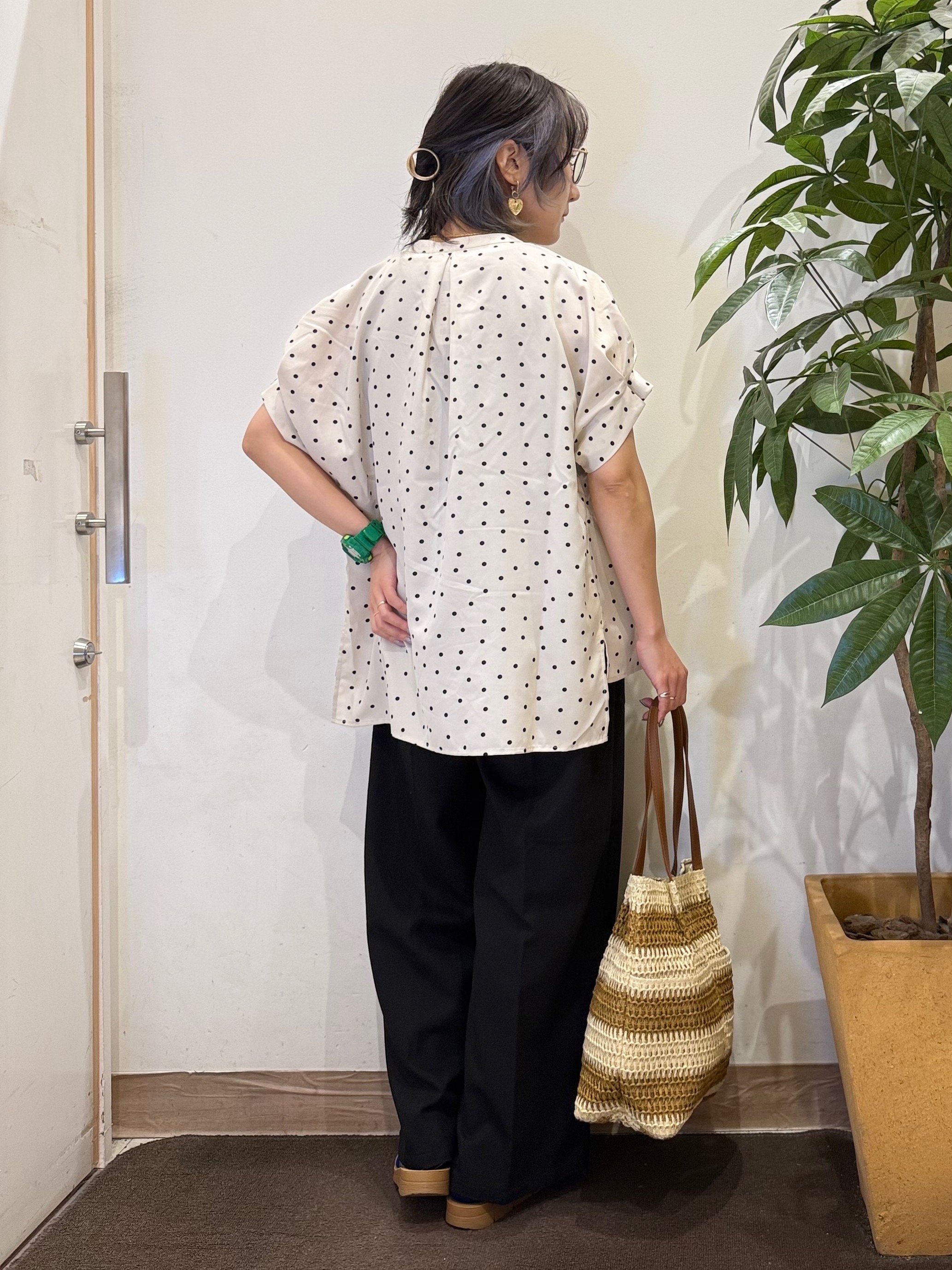misakiさんの「SHOO･LA･RUE｜【洗濯機可／洗濯後しわになりにくい】大人の甘さをプラスする ドット柄袖タックブラウス」を使ったコーディネート