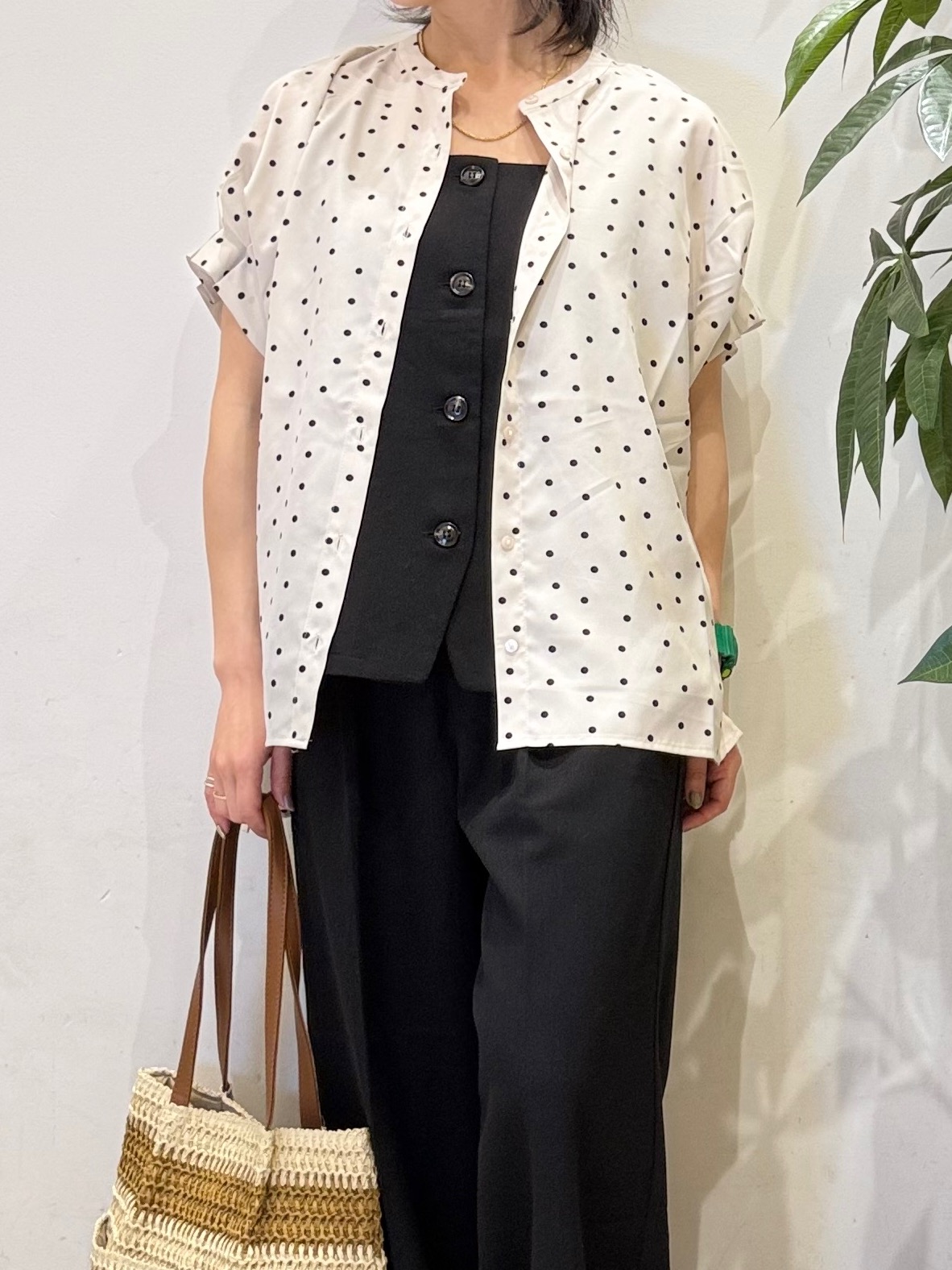 misakiさんの「SHOO･LA･RUE｜【洗濯機可／洗濯後しわになりにくい】大人の甘さをプラスする ドット柄袖タックブラウス」を使ったコーディネート
