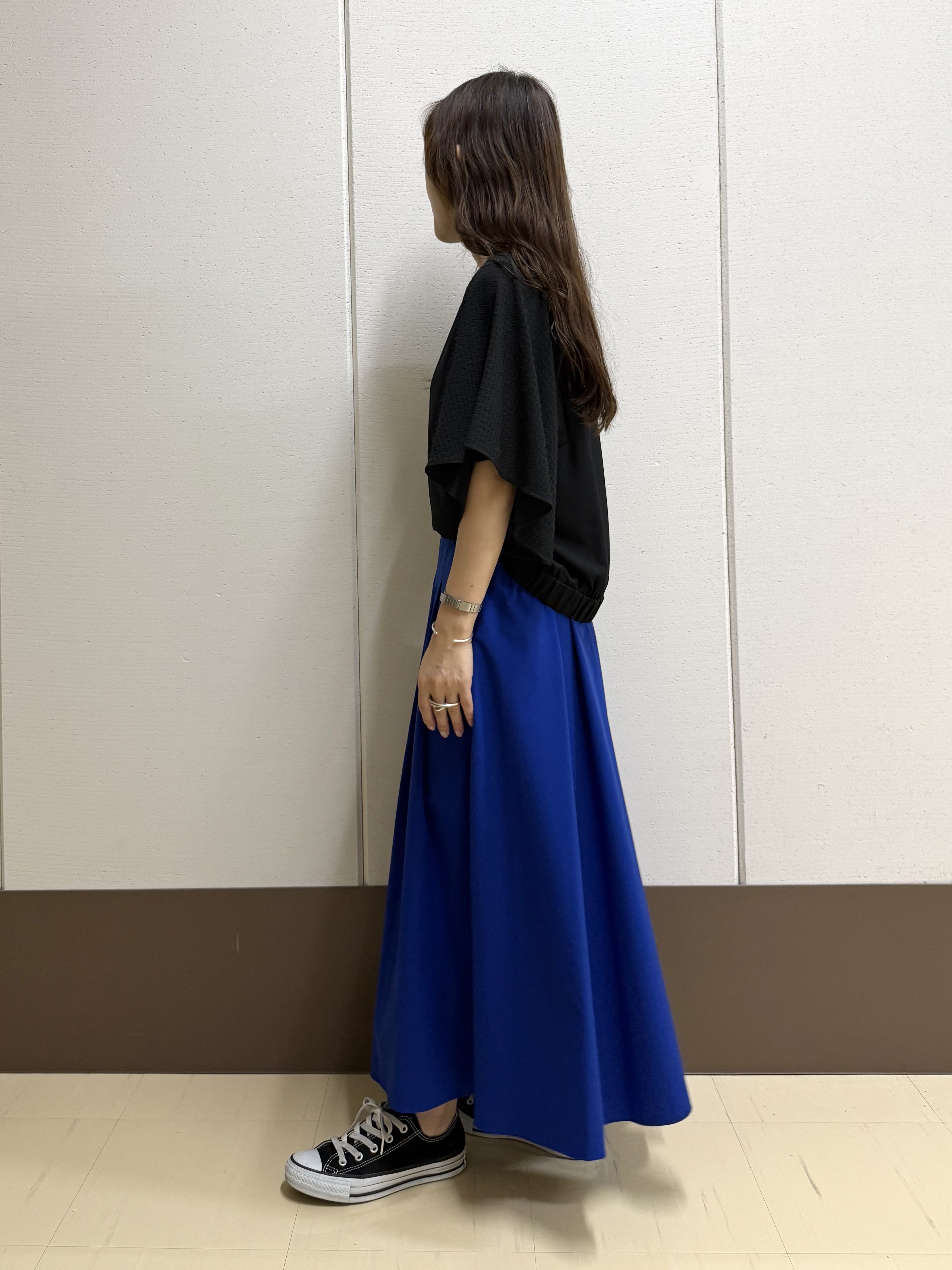 mamiさんの「INDIVI｜【洗える／シアーチェック柄】異素材コンビスリーブトップス」を使ったコーディネート