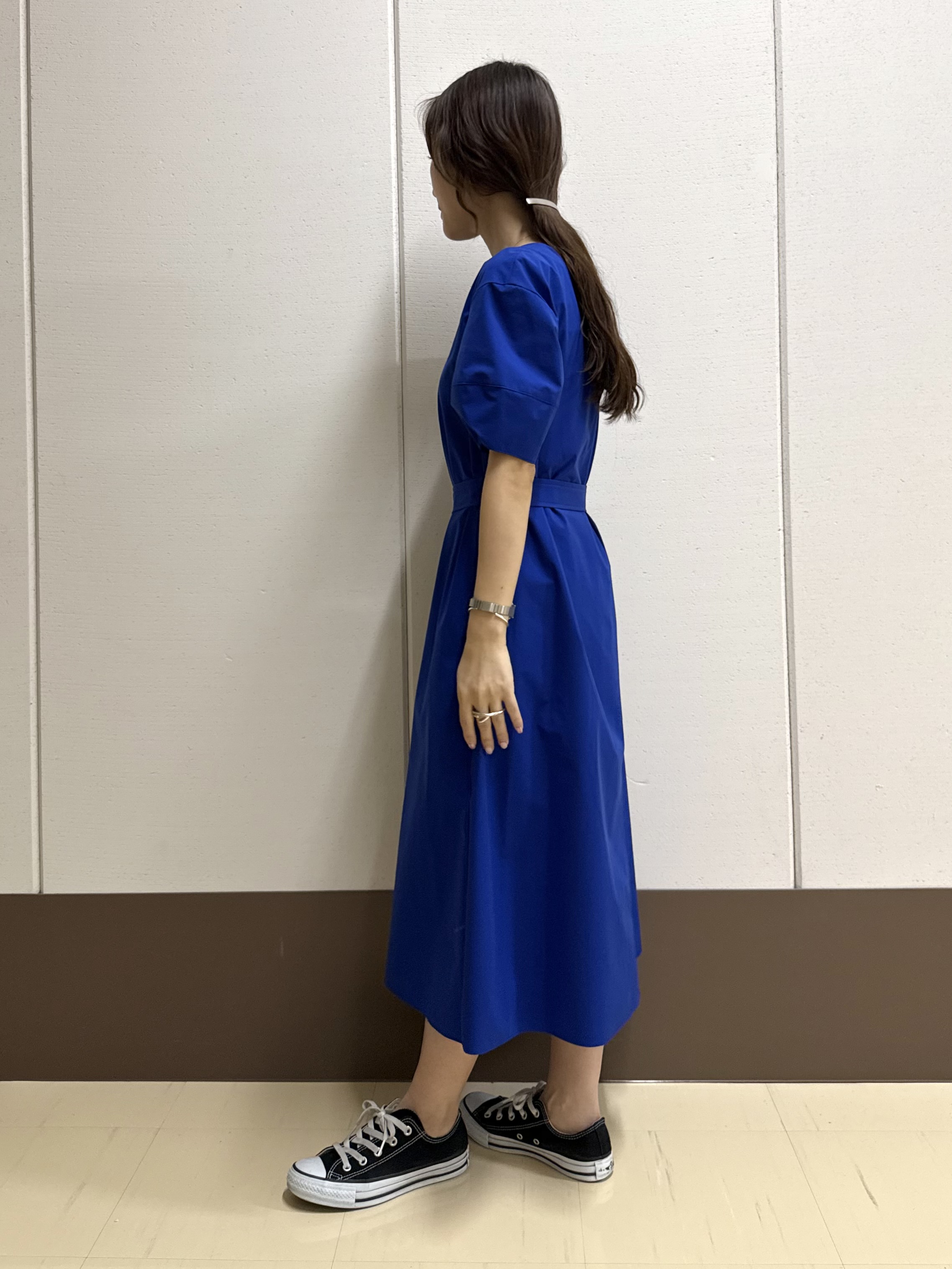 mamiさんの「INDIVI｜【撥水／UVケア／SETUP可能】軽量ベルト付きAラインワンピース」を使ったコーディネート