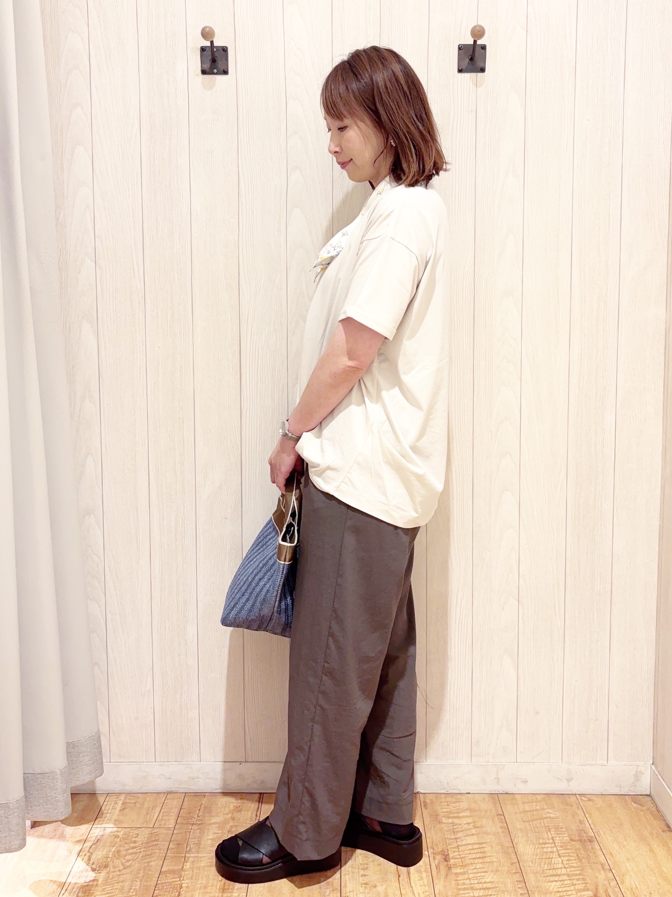 あいこさんの「SHOO･LA･RUE｜【体型カバー/S-LL/洗濯機可】インせず決まる フロントタックデザインTシャツ」を使ったコーディネート