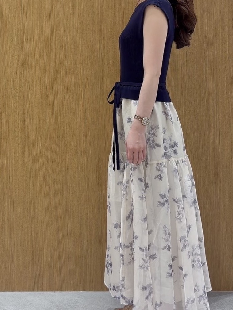 ayanaさんの「OPAQUE.CLIP｜フラワーティアードドッキングワンピース【洗濯機OK】」を使ったコーディネート