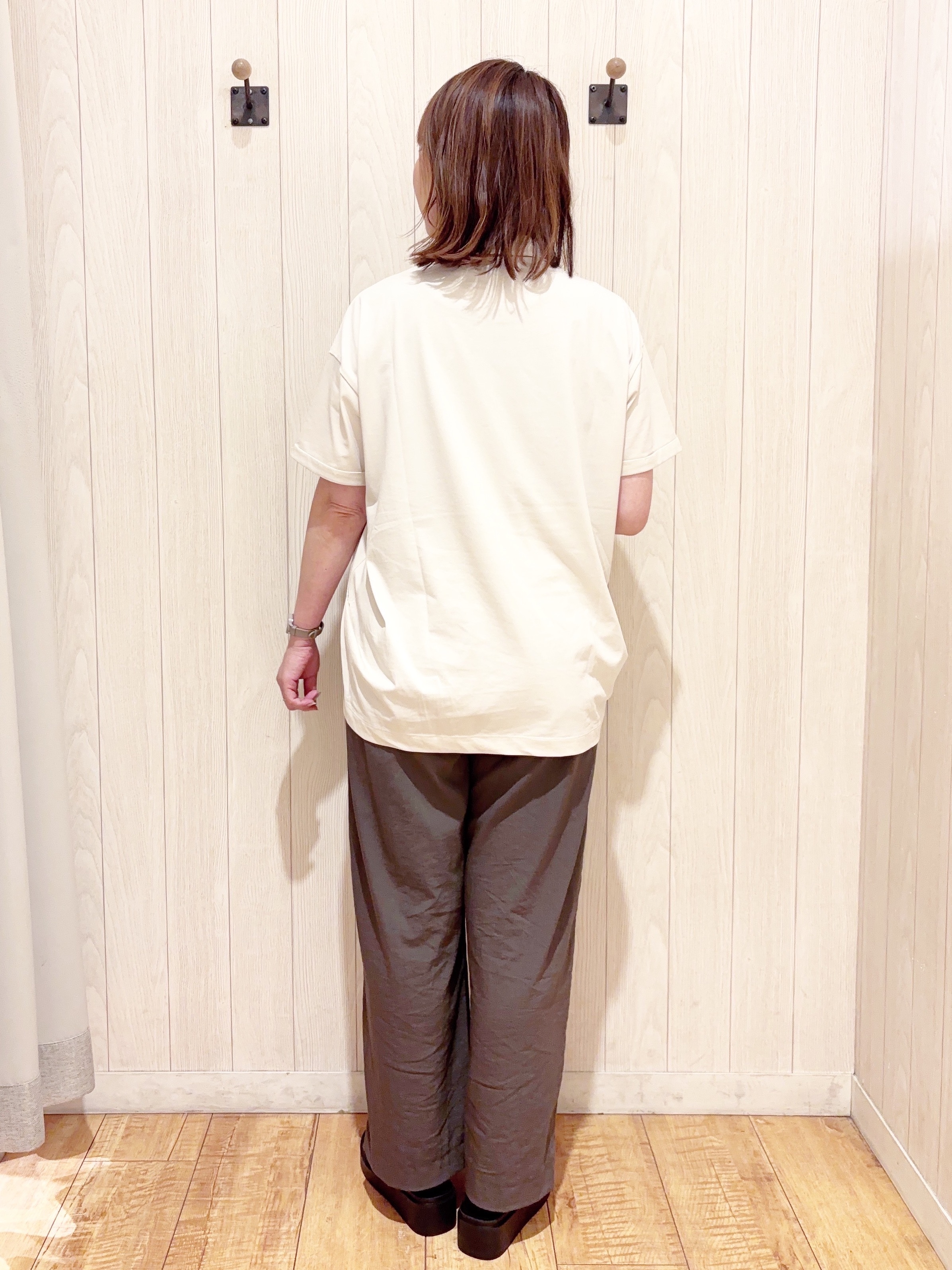 あいこさんの「SHOO･LA･RUE｜【体型カバー/S-LL/洗濯機可】インせず決まる フロントタックデザインTシャツ」を使ったコーディネート