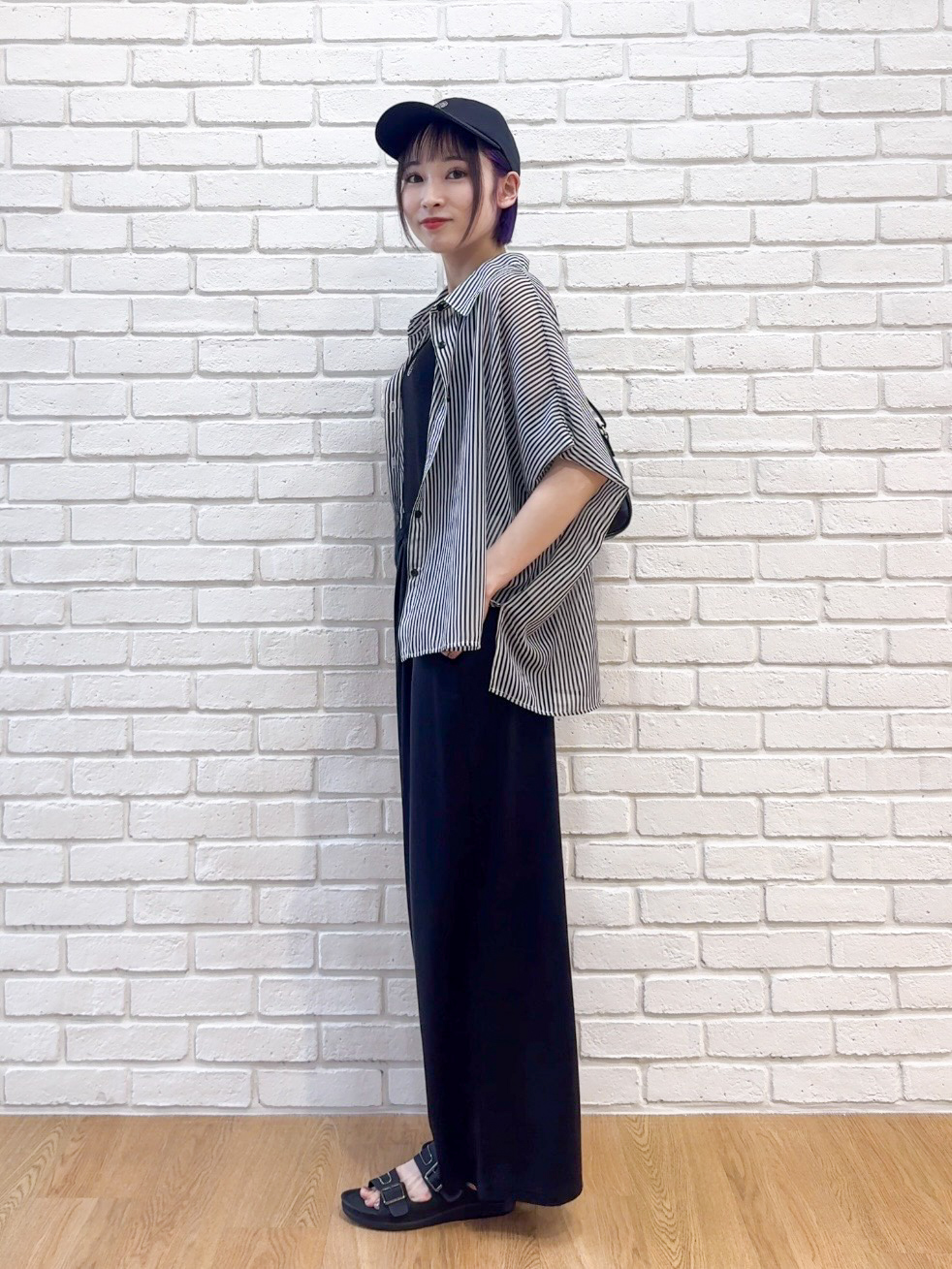 𝐜𝐡𝐢𝐤𝐚さんの「SHOO･LA･RUE｜【洗濯機可/体型カバー】羽織るだけで雰囲気変わる 柄アソート ポンチョ風シアーシャツ」を使ったコーディネート