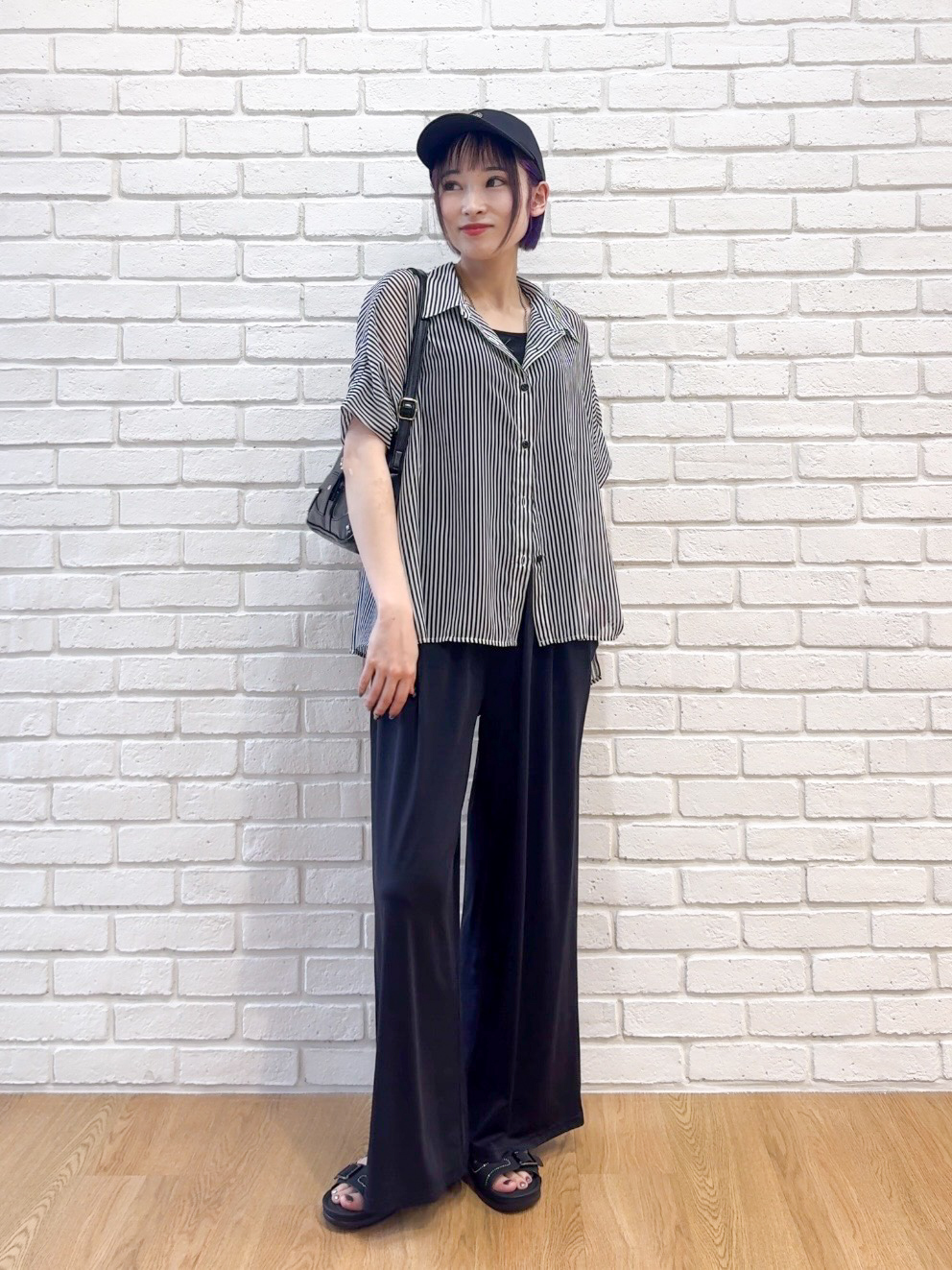 𝐜𝐡𝐢𝐤𝐚さんの「SHOO･LA･RUE｜【洗濯機可/体型カバー】羽織るだけで雰囲気変わる 柄アソート ポンチョ風シアーシャツ」を使ったコーディネート