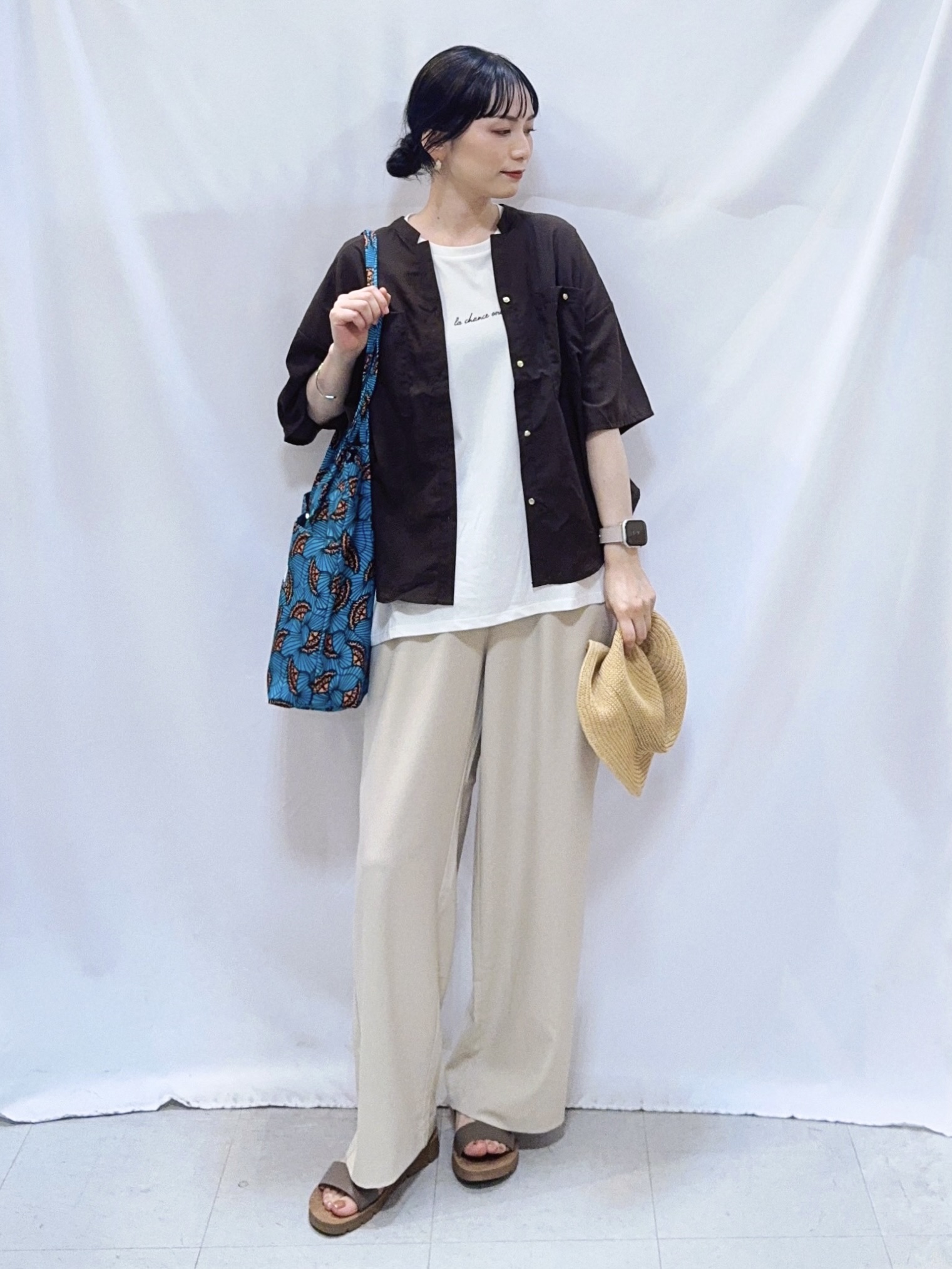 𝐇𝐢𝐫𝐨𝐦𝐢さんの「SHOO･LA･RUE｜【洗濯機可/S-LL】大人の抜け感 ゆるっと5分袖シャツ」を使ったコーディネート