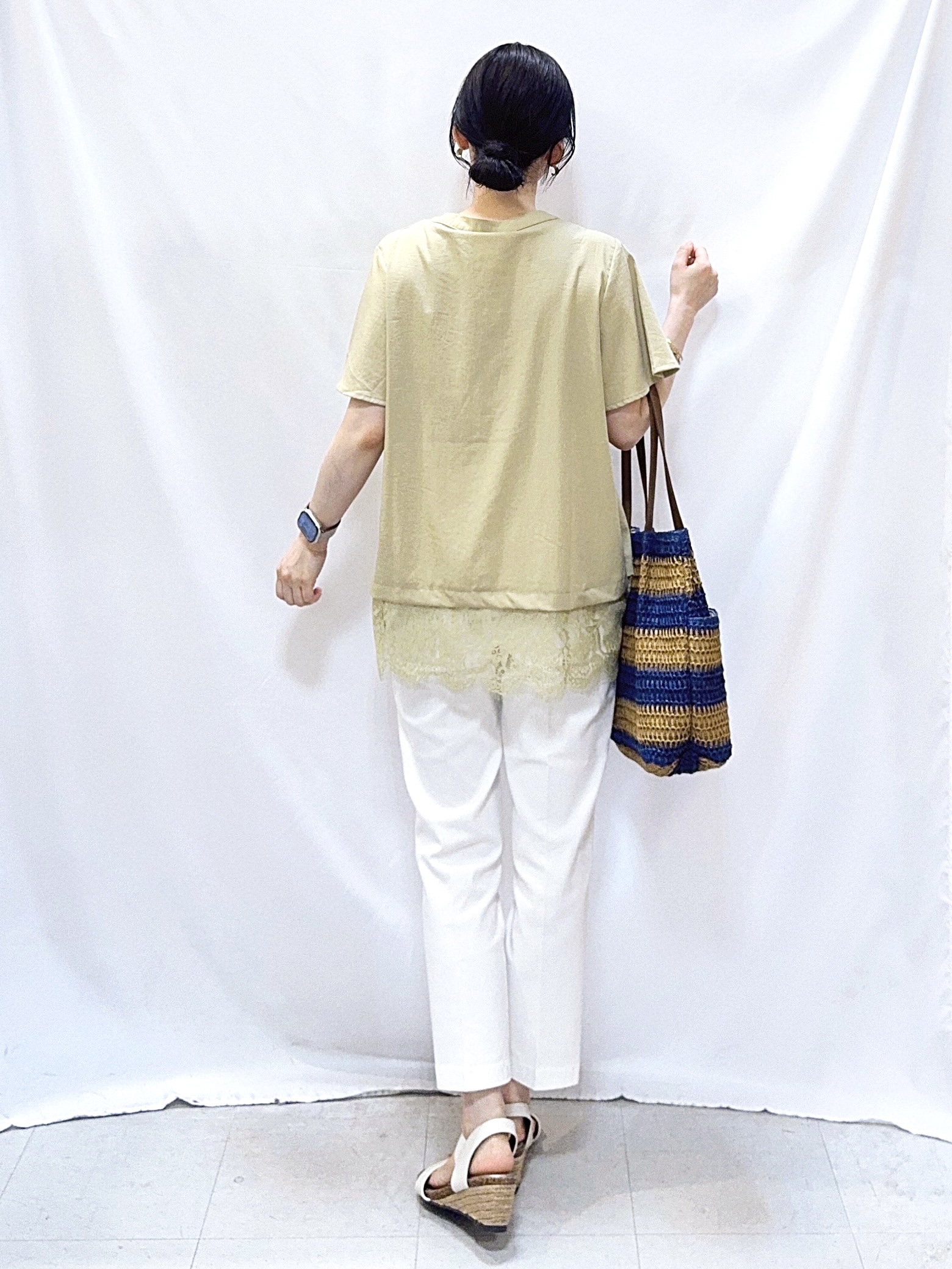 𝐇𝐢𝐫𝐨𝐦𝐢さんの「SHOO･LA･RUE｜【S-LL/洗濯機可】軽凛(かろりん) 楽に着られて上品 裾レーススキッパーブラウス」を使ったコーディネート