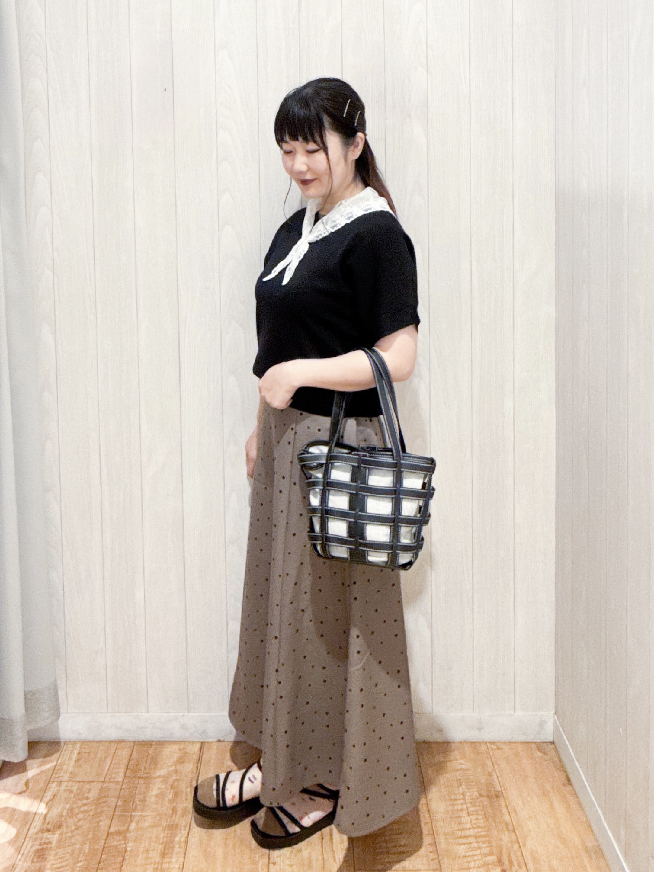 愛さんの「SHOO･LA･RUE｜【毎日洗える/UV】二の腕隠れる さらっとドルマン半袖ニット」を使ったコーディネート