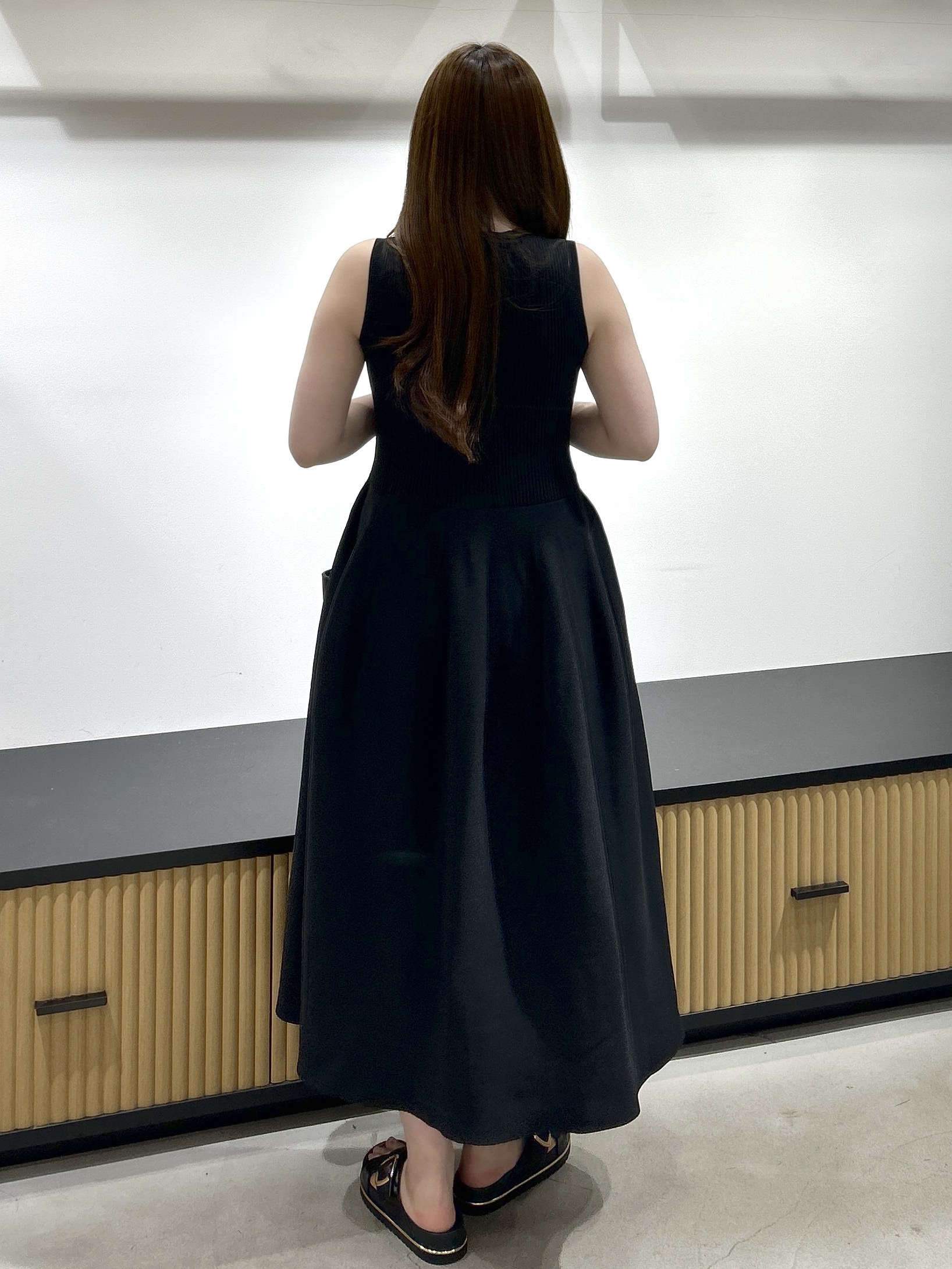 sayaさんの「OPAQUE.CLIP｜フィット＆フレアノースリニットワンピース【洗濯機OK／抗ピル】」を使ったコーディネート