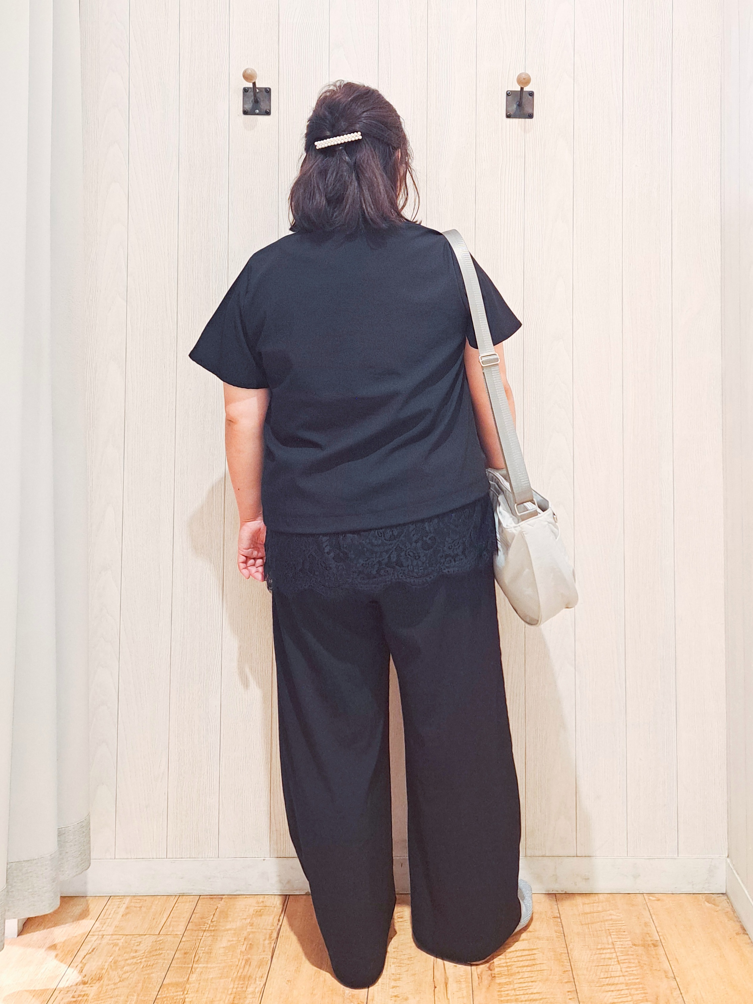 kotomiさんの「SHOO･LA･RUE｜【S-LL/洗濯機可】軽凛(かろりん) 楽に着られて上品 裾レーススキッパーブラウス」を使ったコーディネート