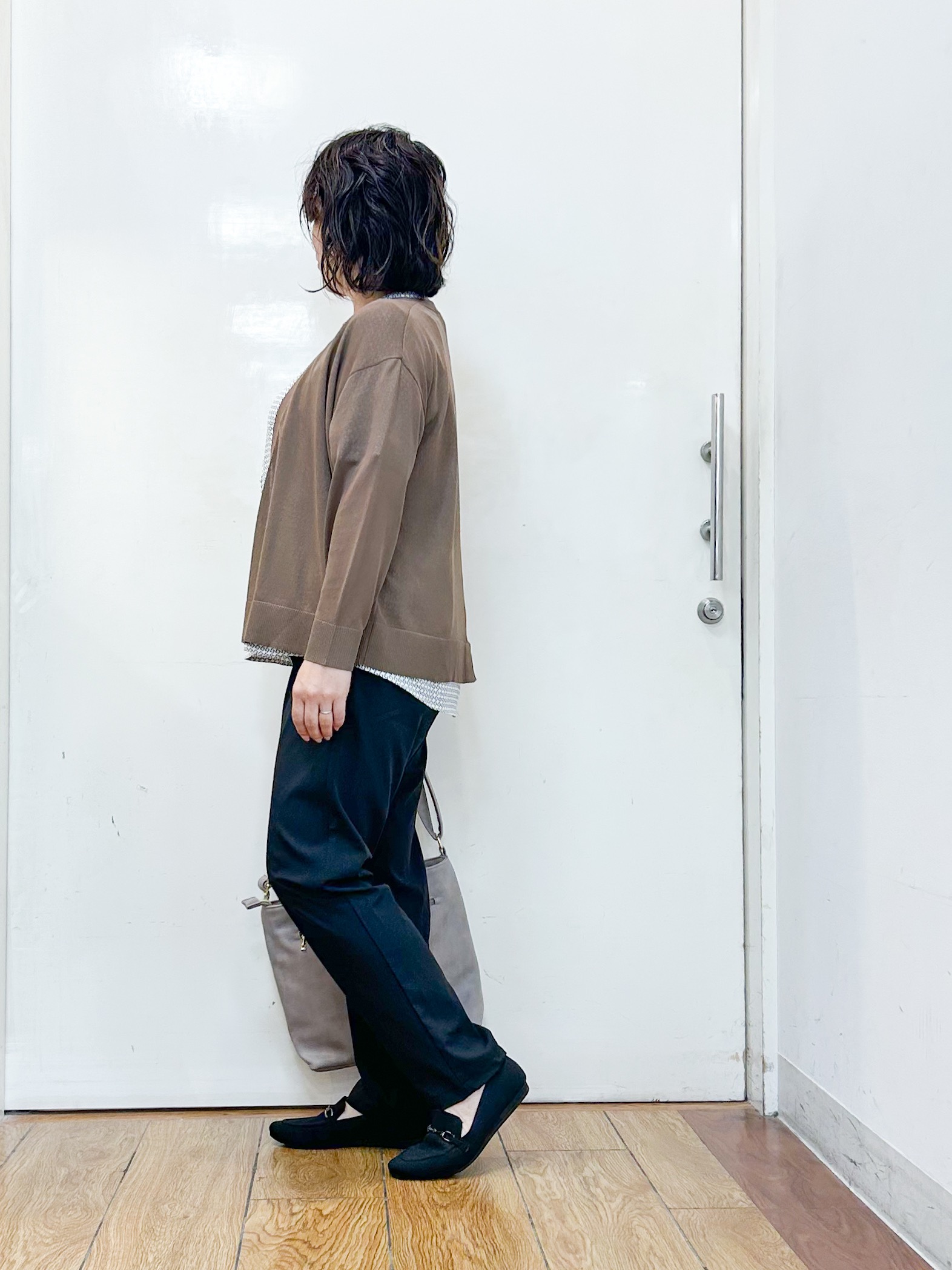haruさんの「SHOO･LA･RUE｜【洗濯機可/S-LL】オンにもオフにも マルチに使えるボタンレスカーディガン」を使ったコーディネート