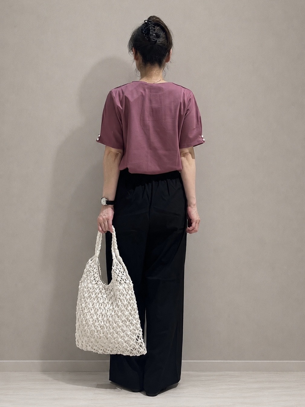 まつみさんの「SHOO･LA･RUE｜【2点セット/洗濯機可/S-LL】ネックレス付き お袖パールブラウス」を使ったコーディネート
