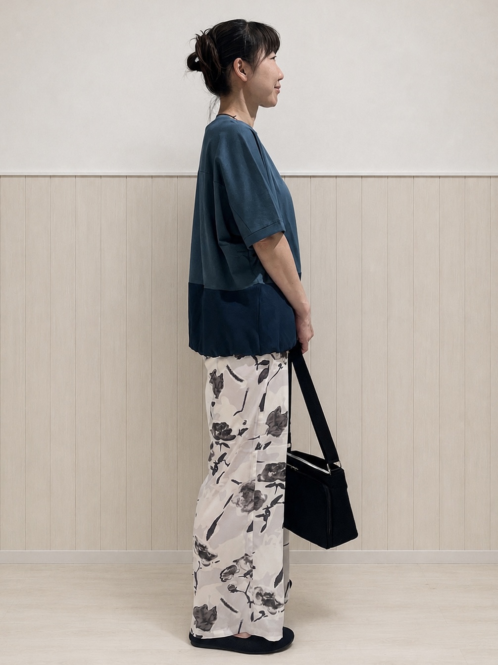 まつみさんの「SHOO･LA･RUE｜【洗濯機可/体型カバー】インせず着られる 裾配色 ゆったりバルーントップス」を使ったコーディネート