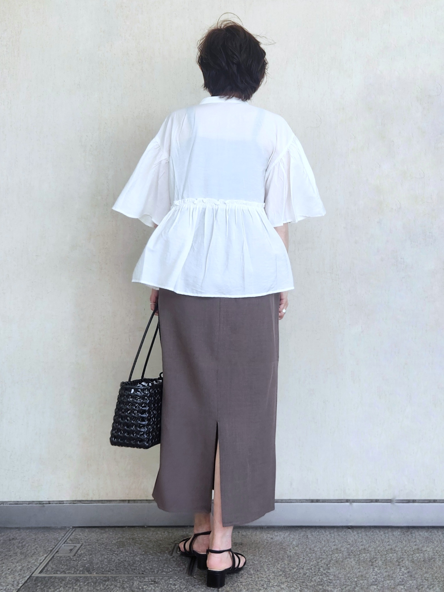 milkyさんの「OPAQUE.CLIP｜アシンメトリーペプラムブラウス【洗濯機OK】」を使ったコーディネート
