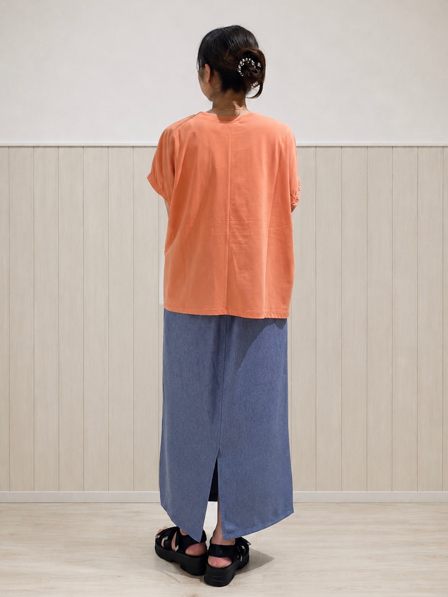 まつみさんの「SHOO･LA･RUE｜【洗濯機可】シンプルにこなれて見せる お袖ギャザードルマンTシャツ」を使ったコーディネート