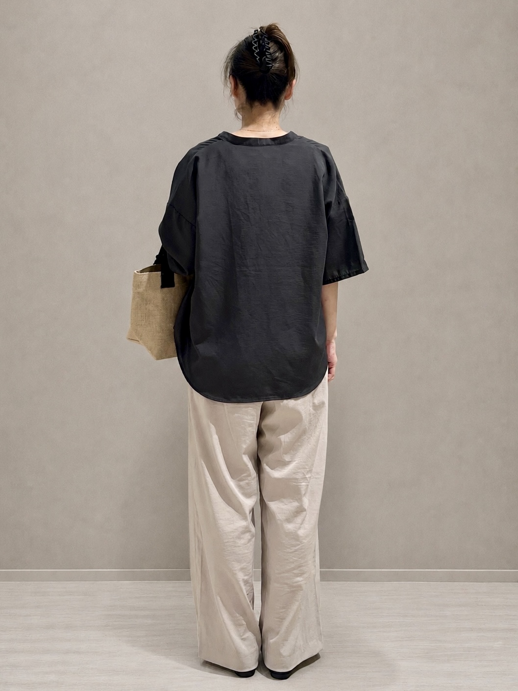 まつみさんの「SHOO･LA･RUE｜【洗濯機可/S-LL】大人の抜け感 ゆるっと5分袖シャツ」を使ったコーディネート