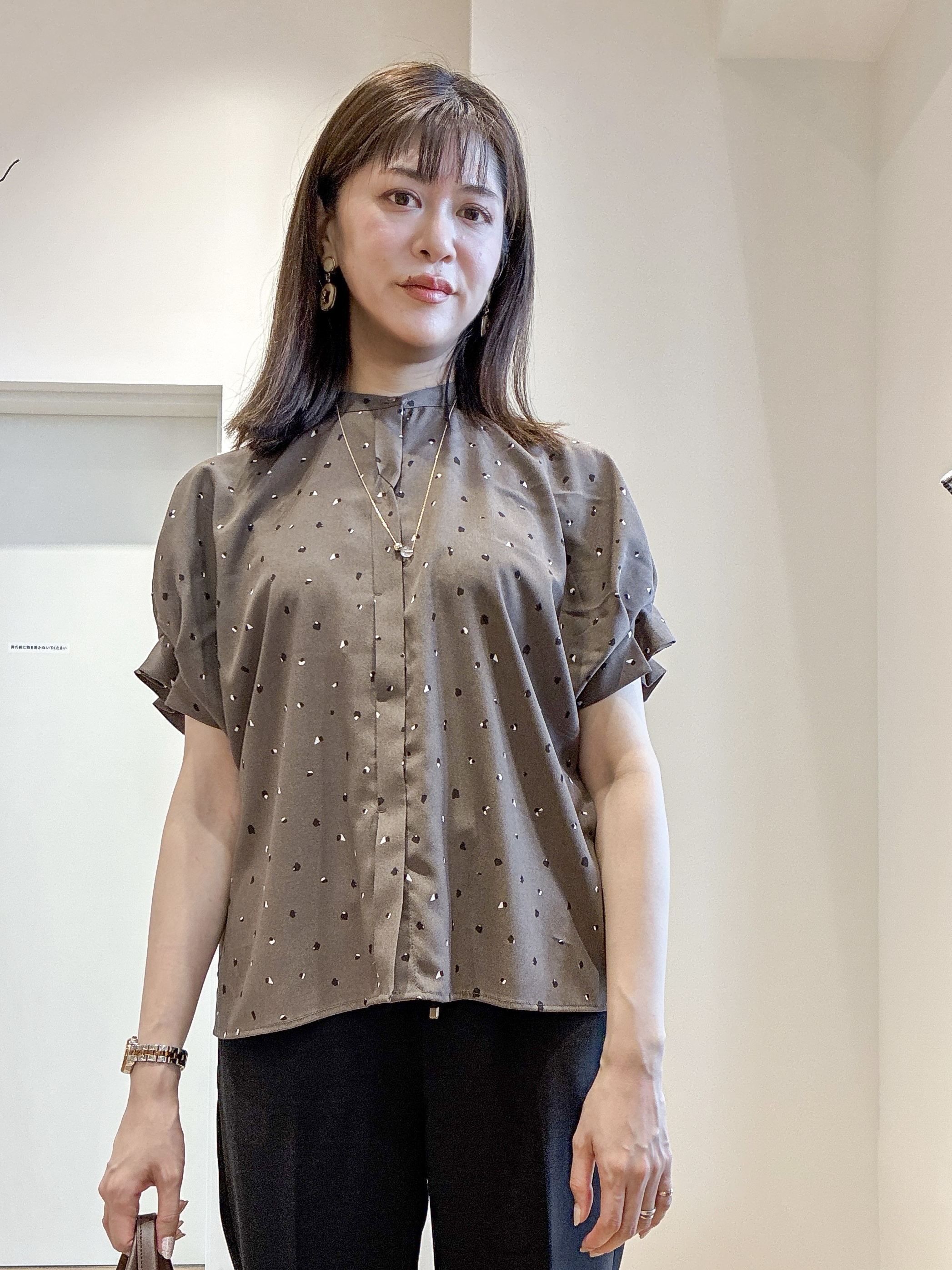 もんちゃんさんの「OPAQUE.CLIP｜タックスリーブ プリントブラウス《イージーアイロン／洗濯機OK》」を使ったコーディネート