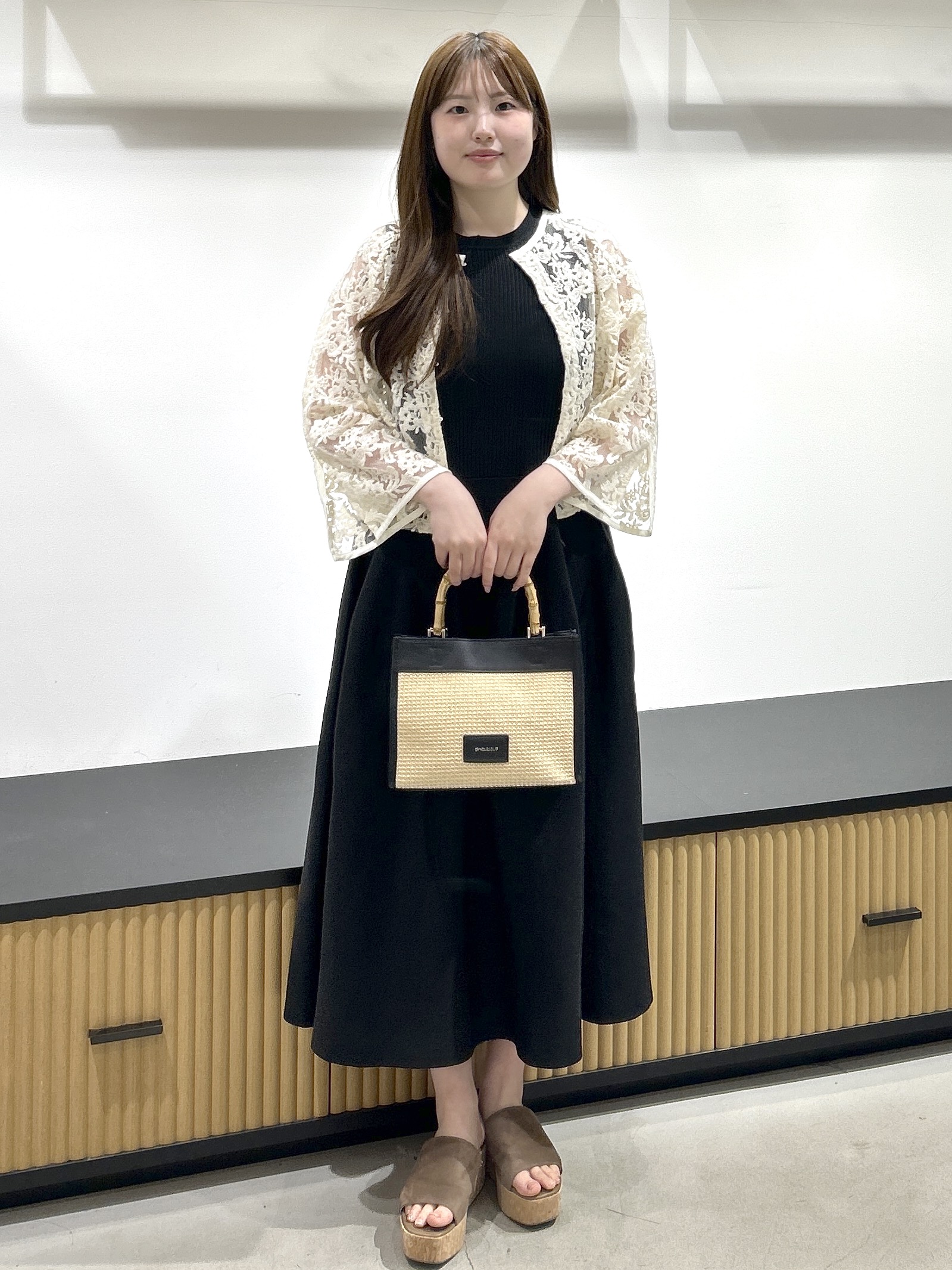 sayaさんの「OPAQUE.CLIP｜刺繍レースショートブラウス【洗える】」を使ったコーディネート