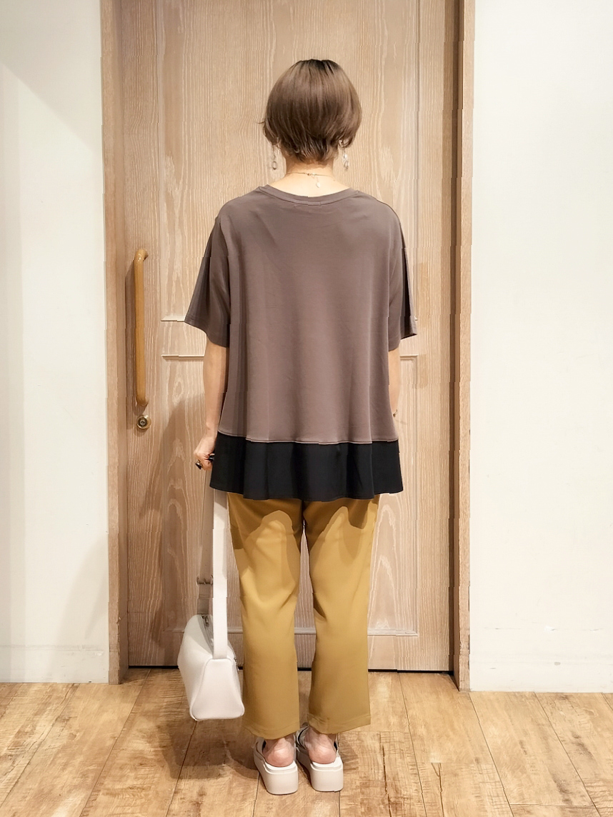 YUKIさんの「SHOO･LA･RUE｜【UV/抗菌防臭/洗濯機可】体型カバーも叶う 裾切り替えAライントップス」を使ったコーディネート