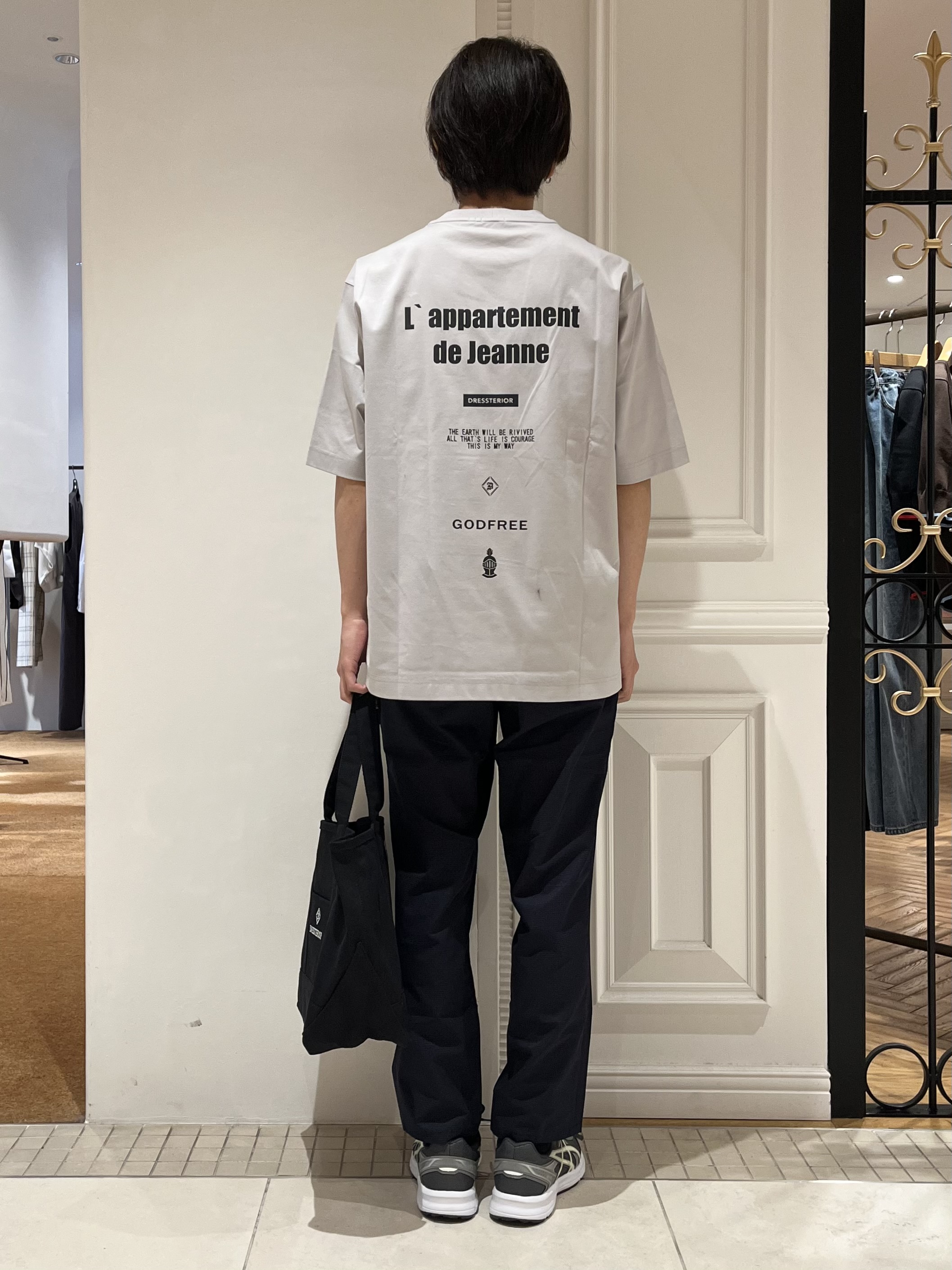 Watanabeさんの「DRESSTERIOR｜【接触冷感／UVカット／抗菌防臭／しわ防止】クールデオドラント ロゴTシャツ」を使ったコーディネート