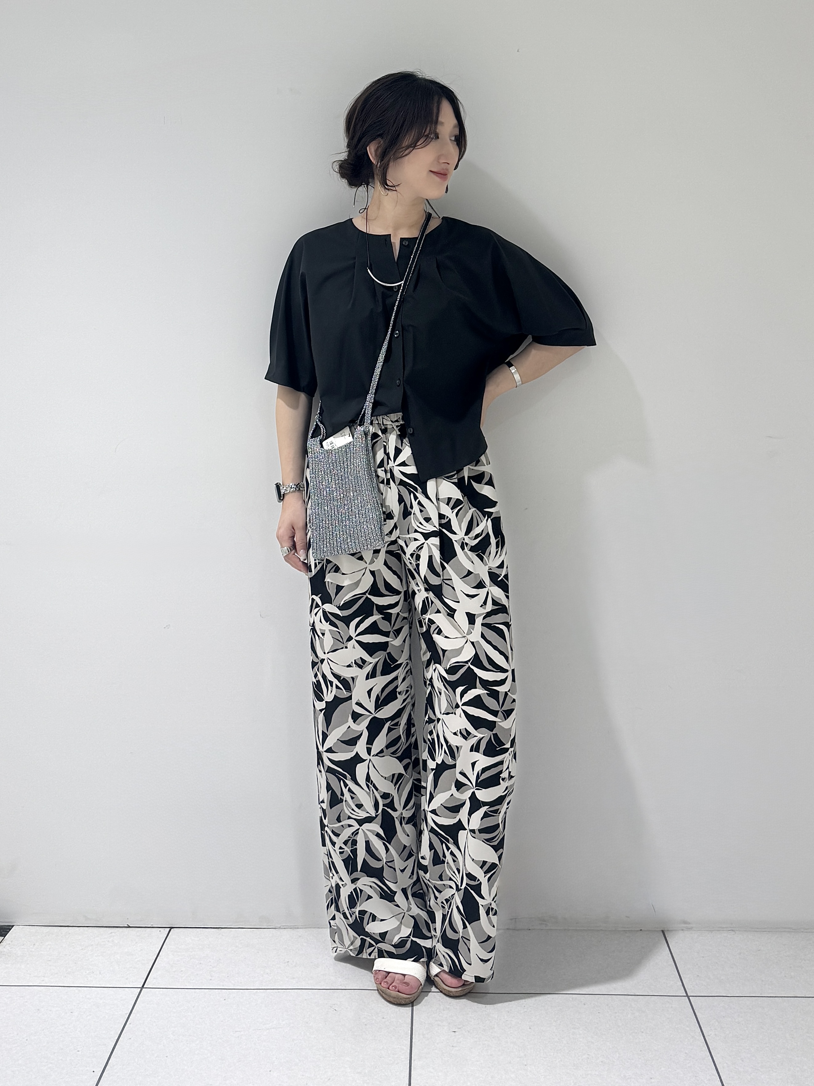 そんさんの「INDIVI｜【撥水／UVカット】タックデザインブラウス」を使ったコーディネート