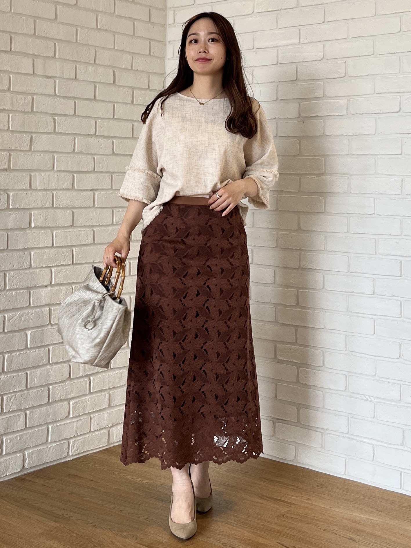 Saekoさんの「UNTITLED｜【秋のきれいめ服/セットアップ可】リーフレースロングスカート」を使ったコーディネート