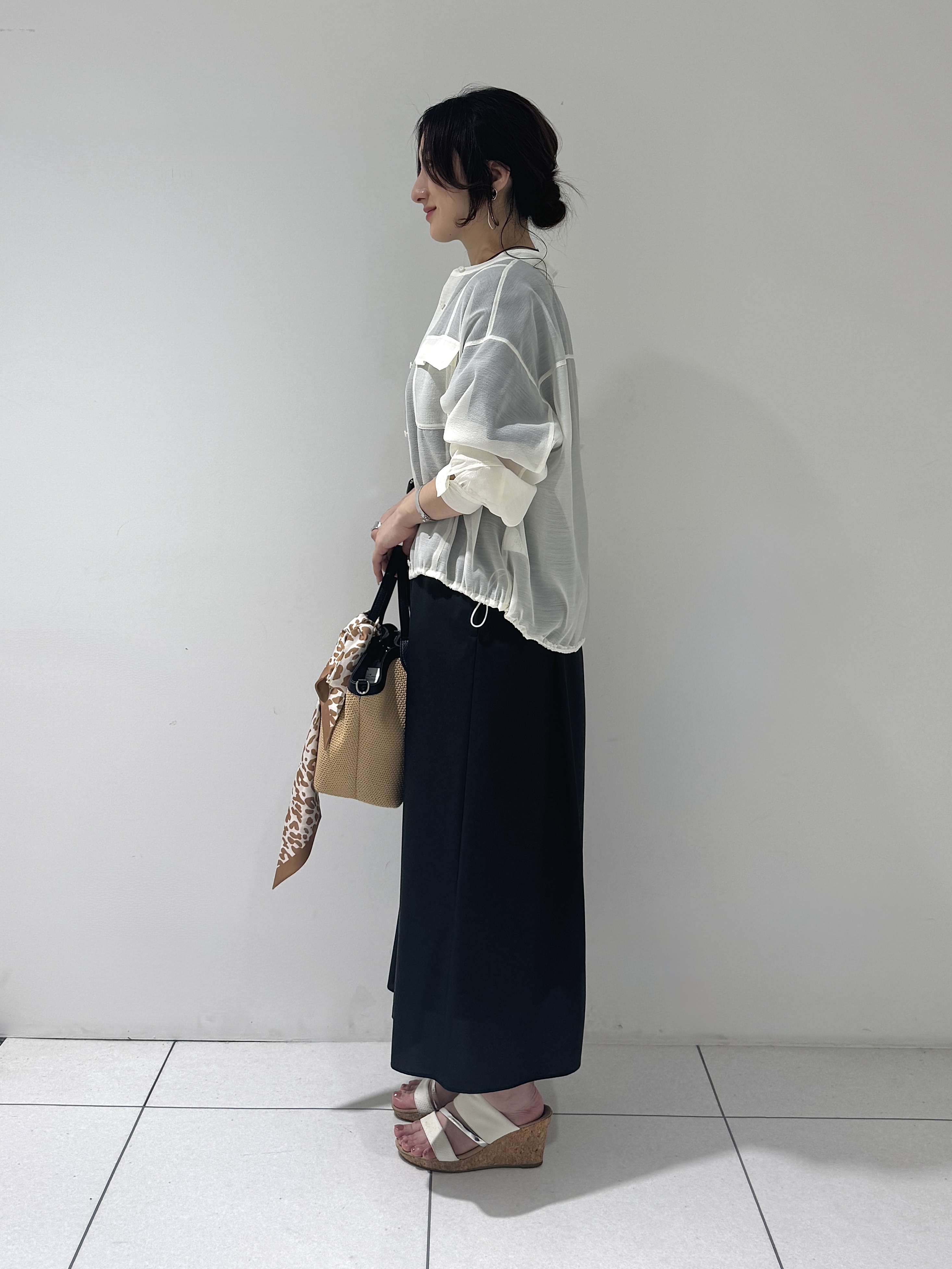 そんさんの「INDIVI｜【トレンド／2WAY】裾ドロスト付きシアーブラウスブルゾン」を使ったコーディネート