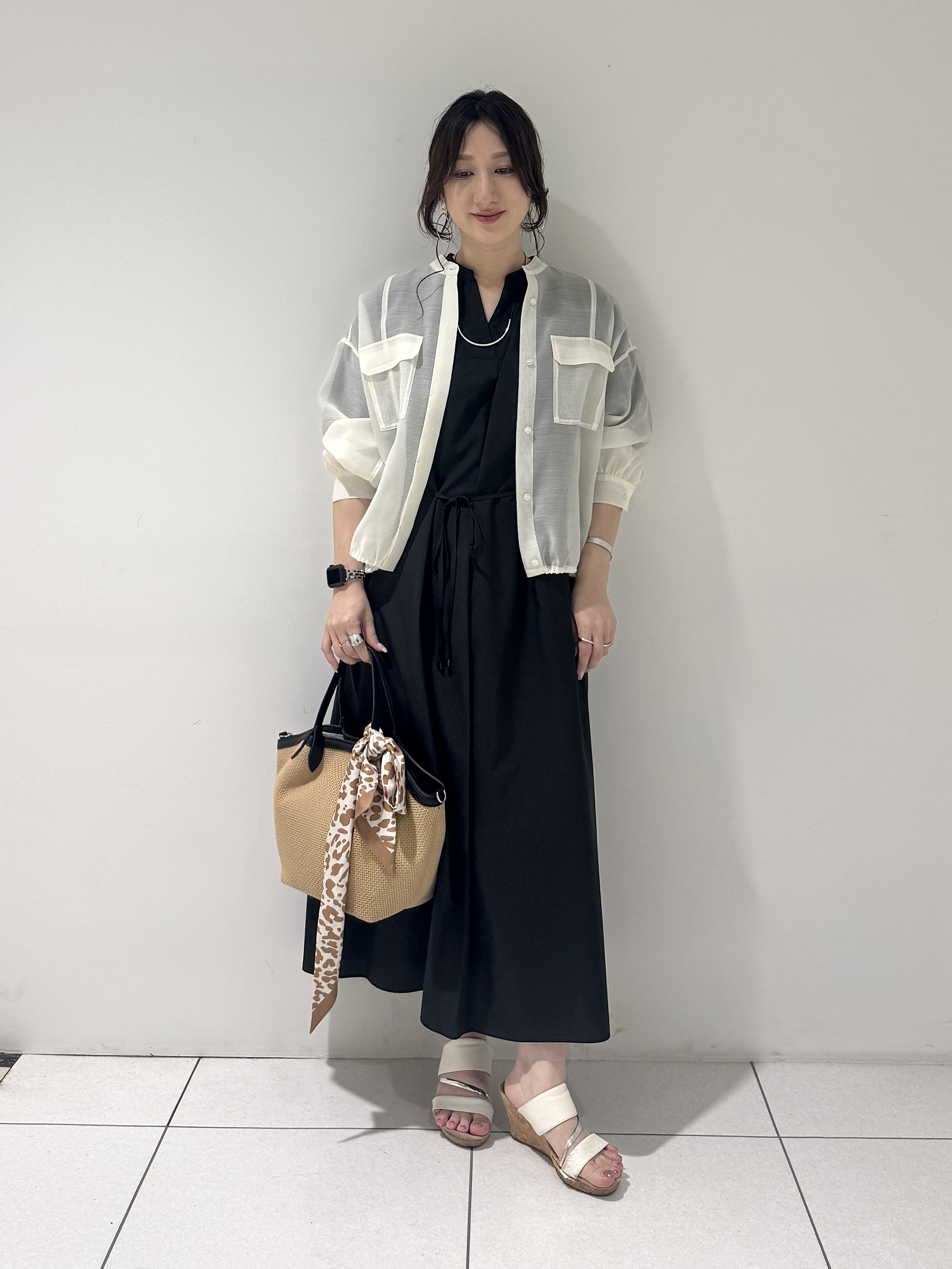 そんさんの「INDIVI｜【トレンド／2WAY】裾ドロスト付きシアーブラウスブルゾン」を使ったコーディネート