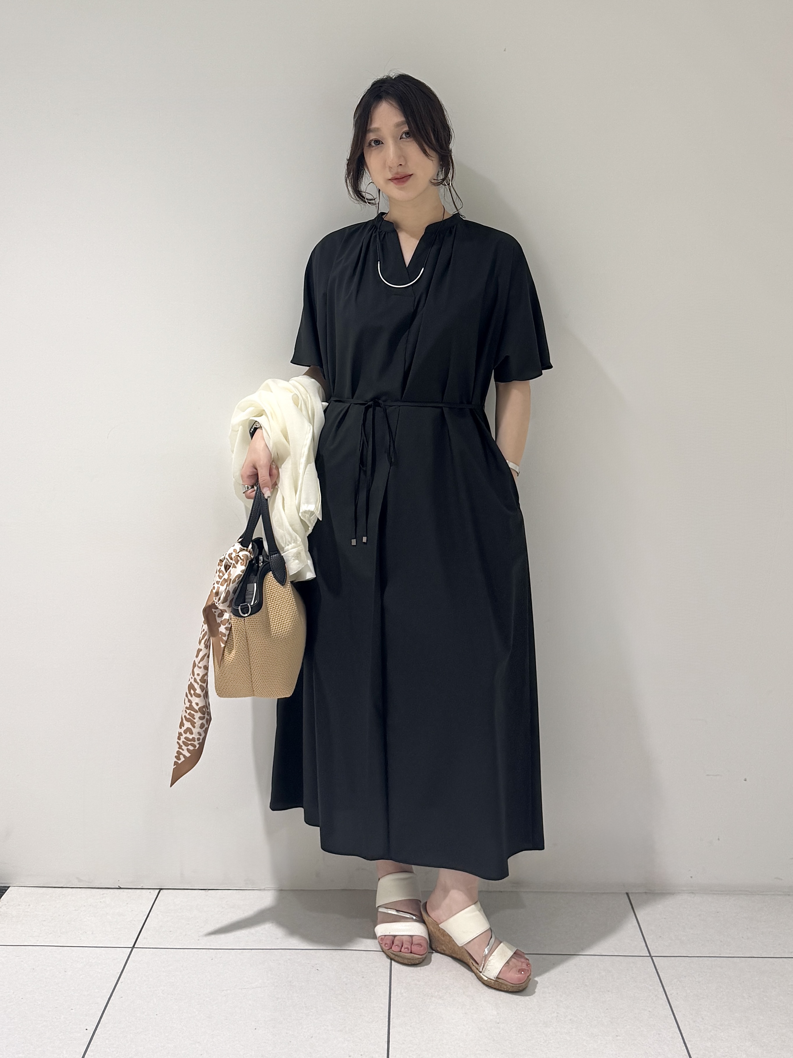 そんさんの「INDIVI｜【トレンド／2WAY】裾ドロスト付きシアーブラウスブルゾン」を使ったコーディネート