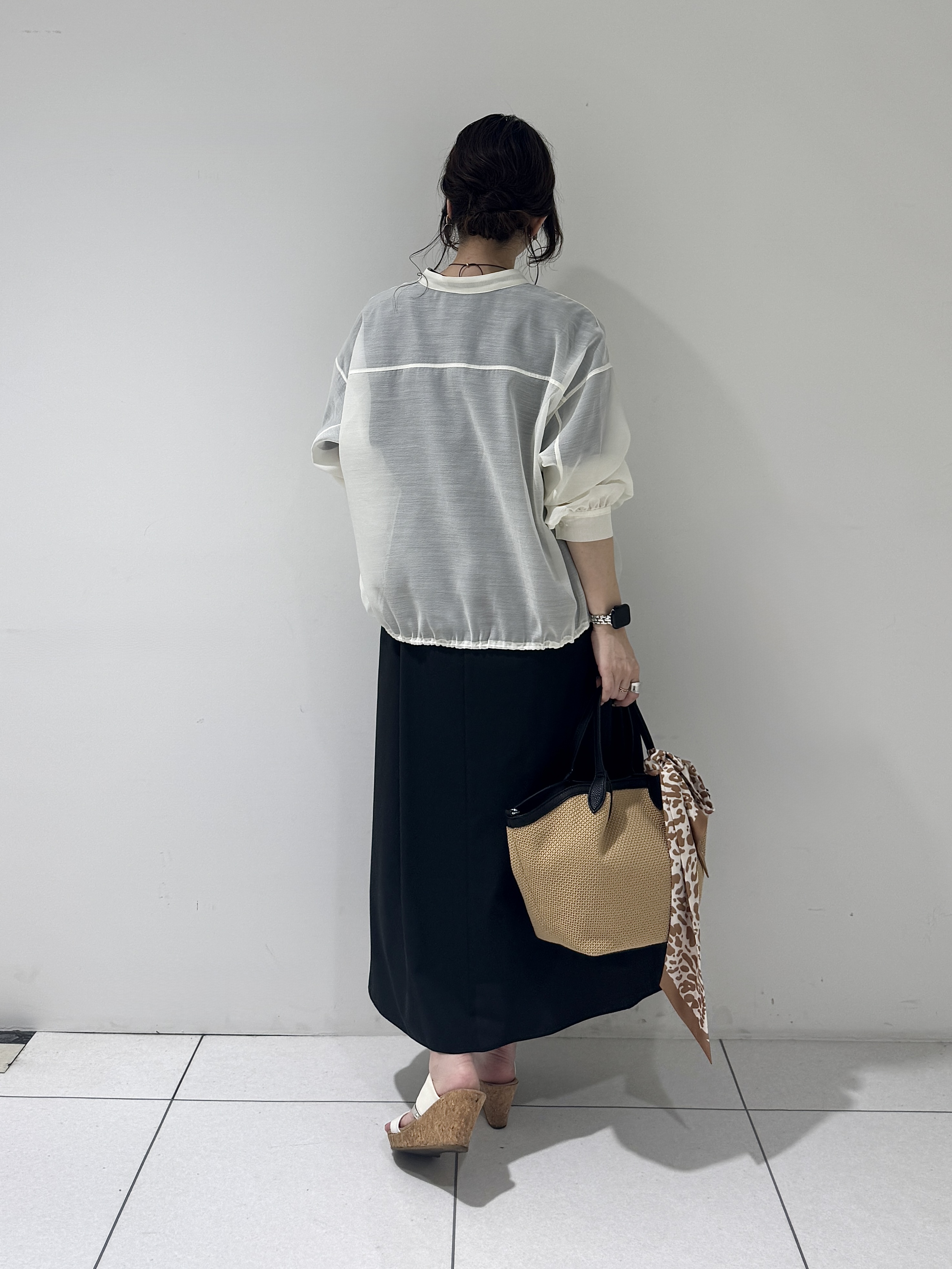 そんさんの「INDIVI｜【トレンド／2WAY】裾ドロスト付きシアーブラウスブルゾン」を使ったコーディネート
