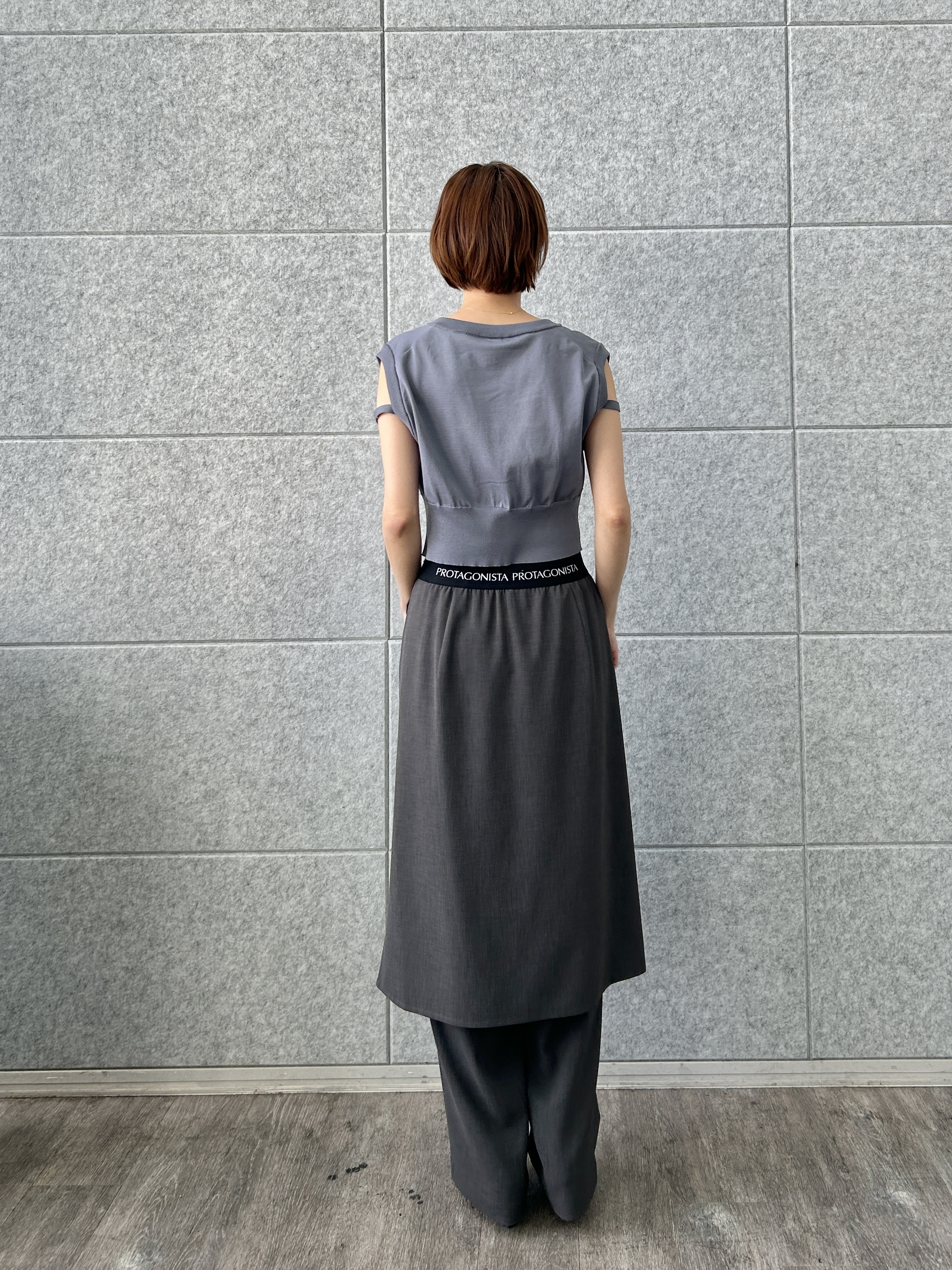 harunaさんの「CODE A｜design short vest」を使ったコーディネート